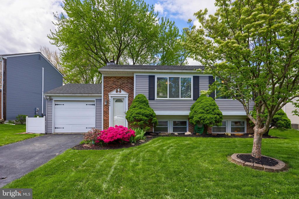 Photo of 2864 PEBBLEBROOK DR, LANCASTER, PA 17601 (MLS # PALA2034346)