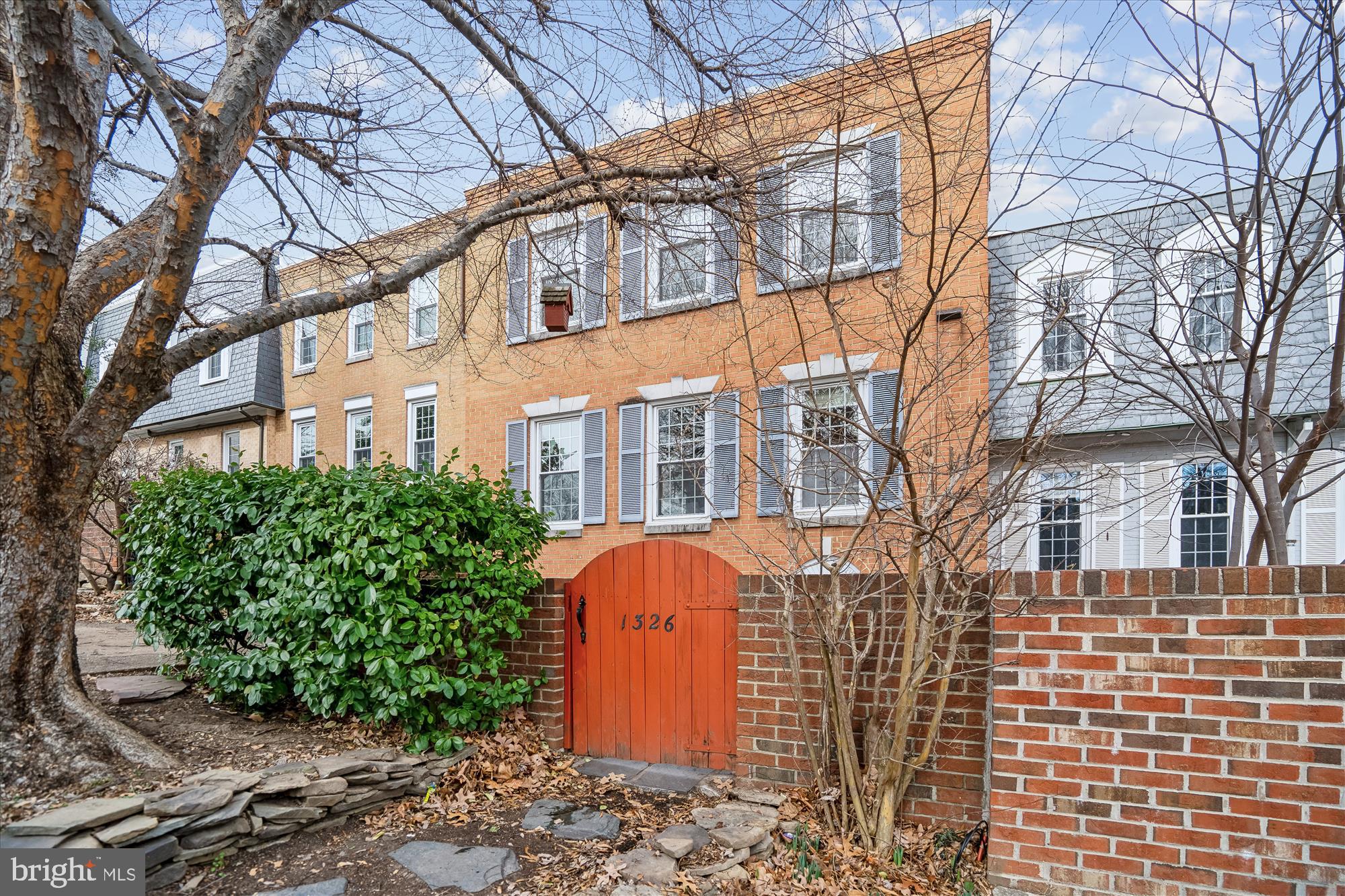 1326 N LYNNBROOK DRIVE