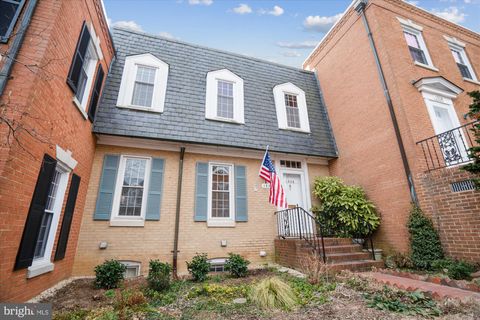 1326 N LYNNBROOK DRIVE ARLINGTON VA 22201