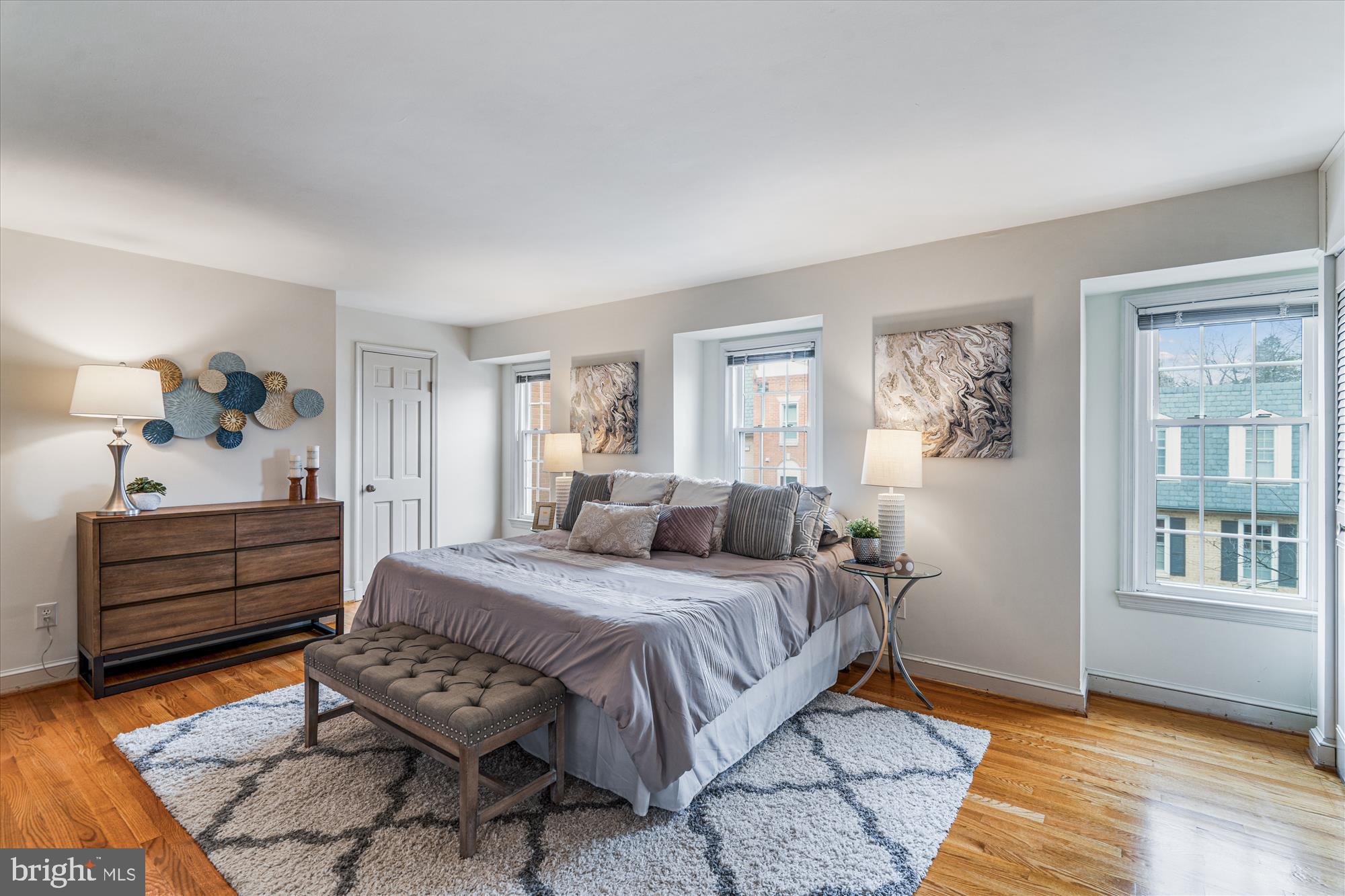 1326 N LYNNBROOK DRIVE