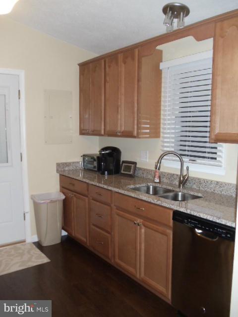 THE VILLAGE AT LAKESIDE - Residential
