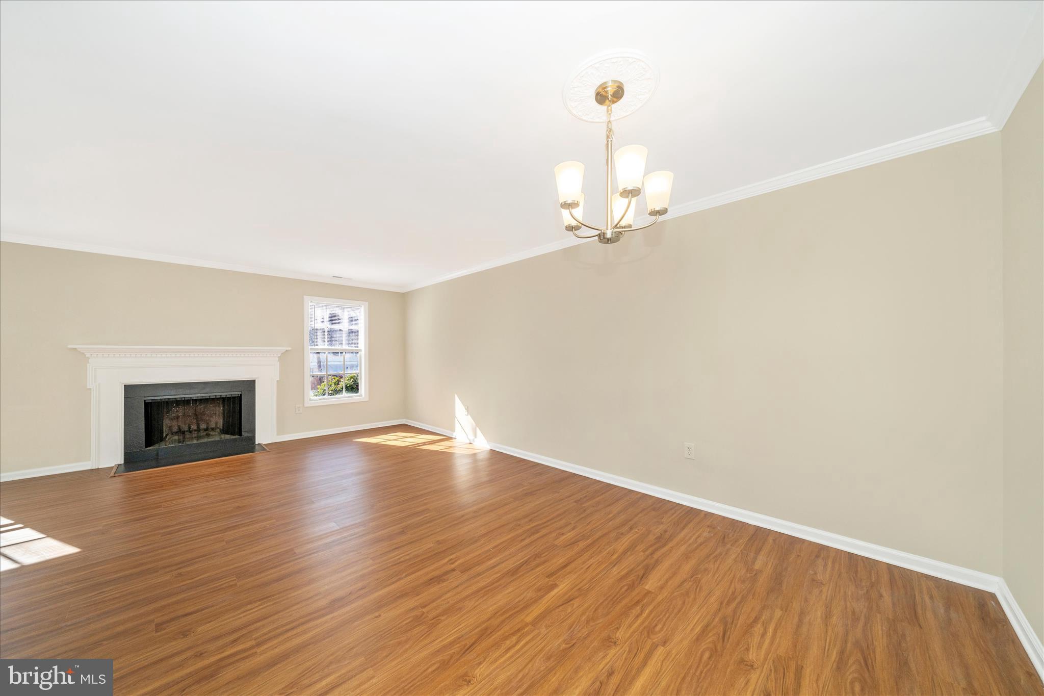 CROFTON MEWS CONDO - Residential