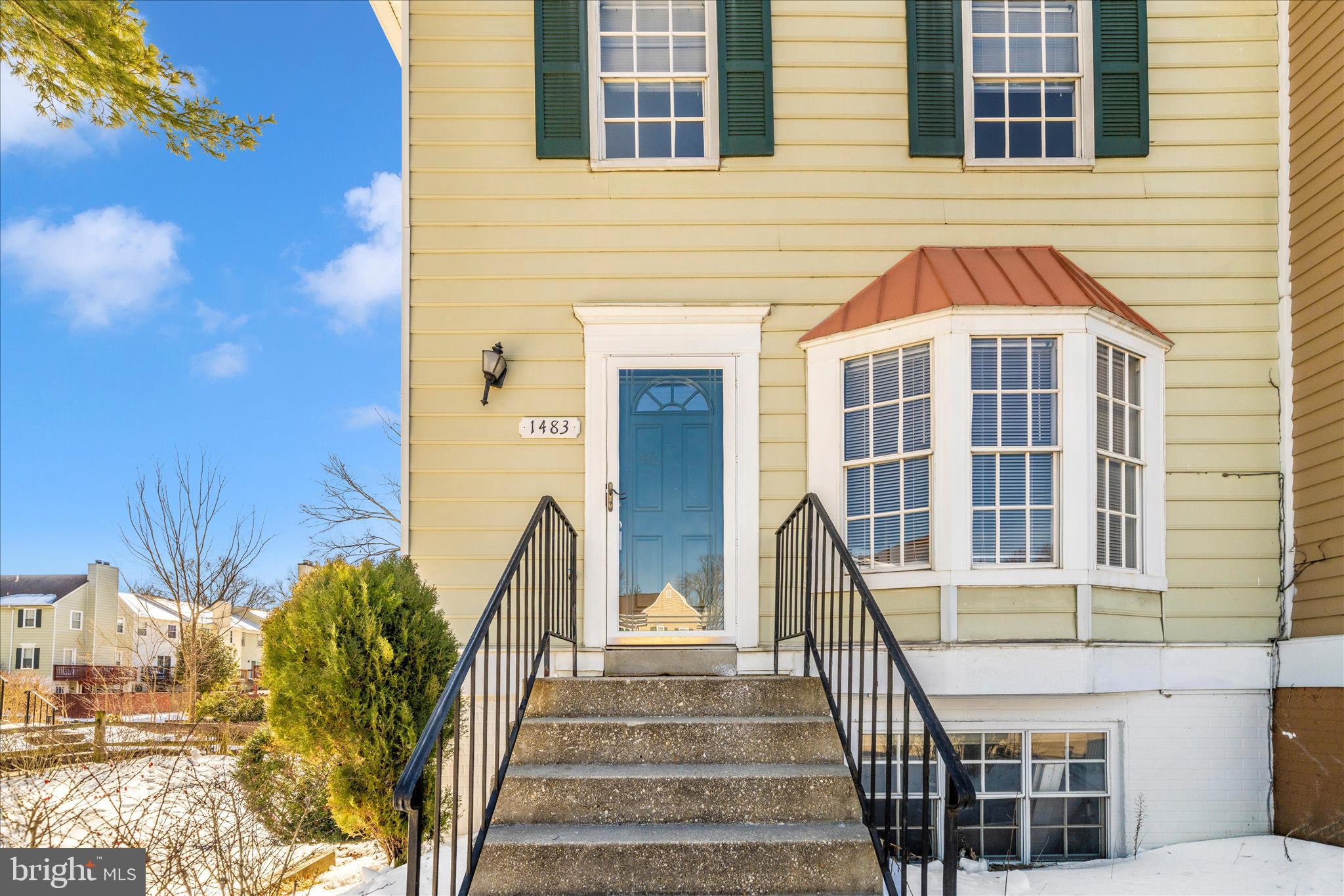 CROFTON MEWS CONDO - Residential