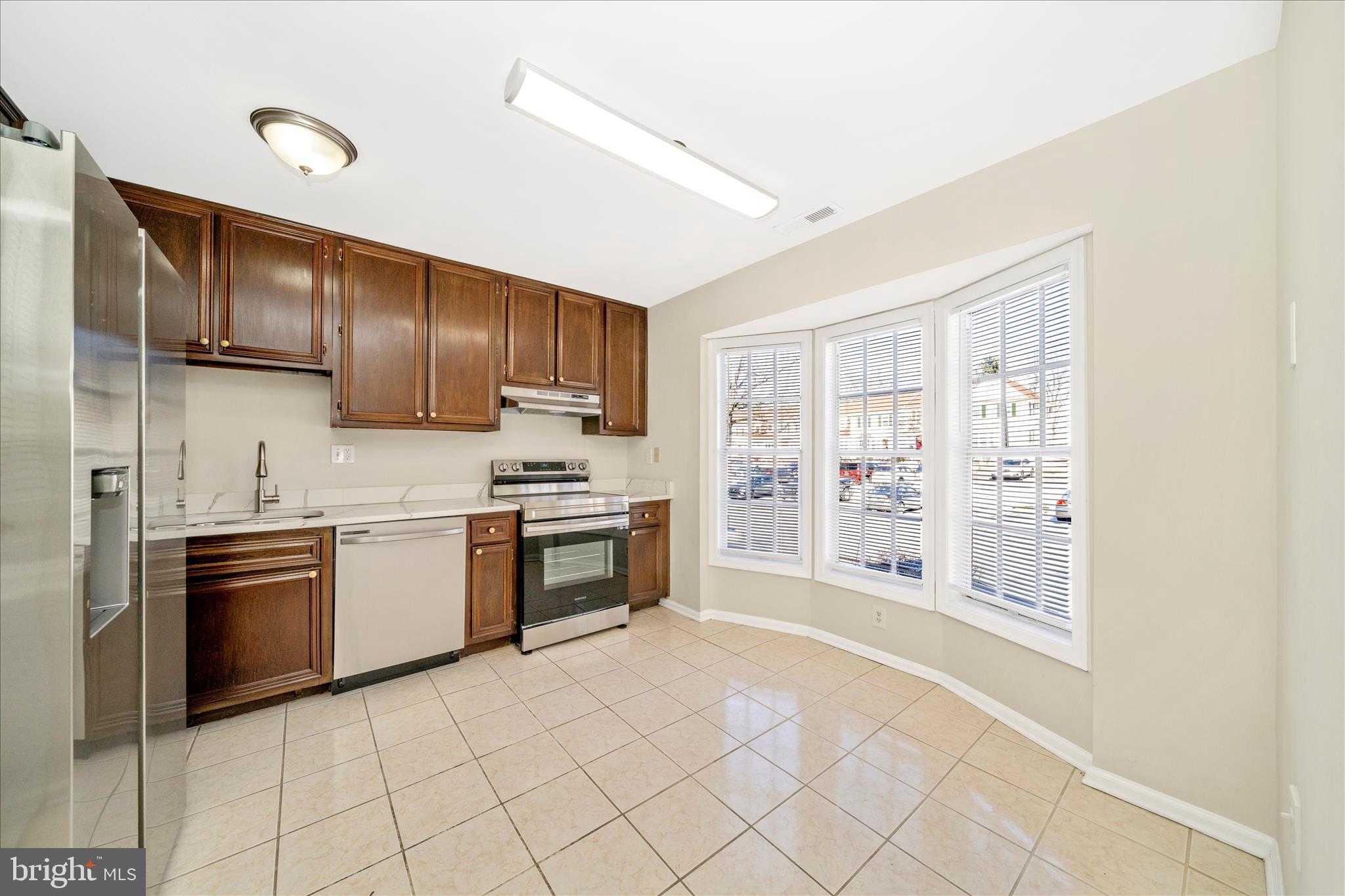 CROFTON MEWS CONDO - Residential