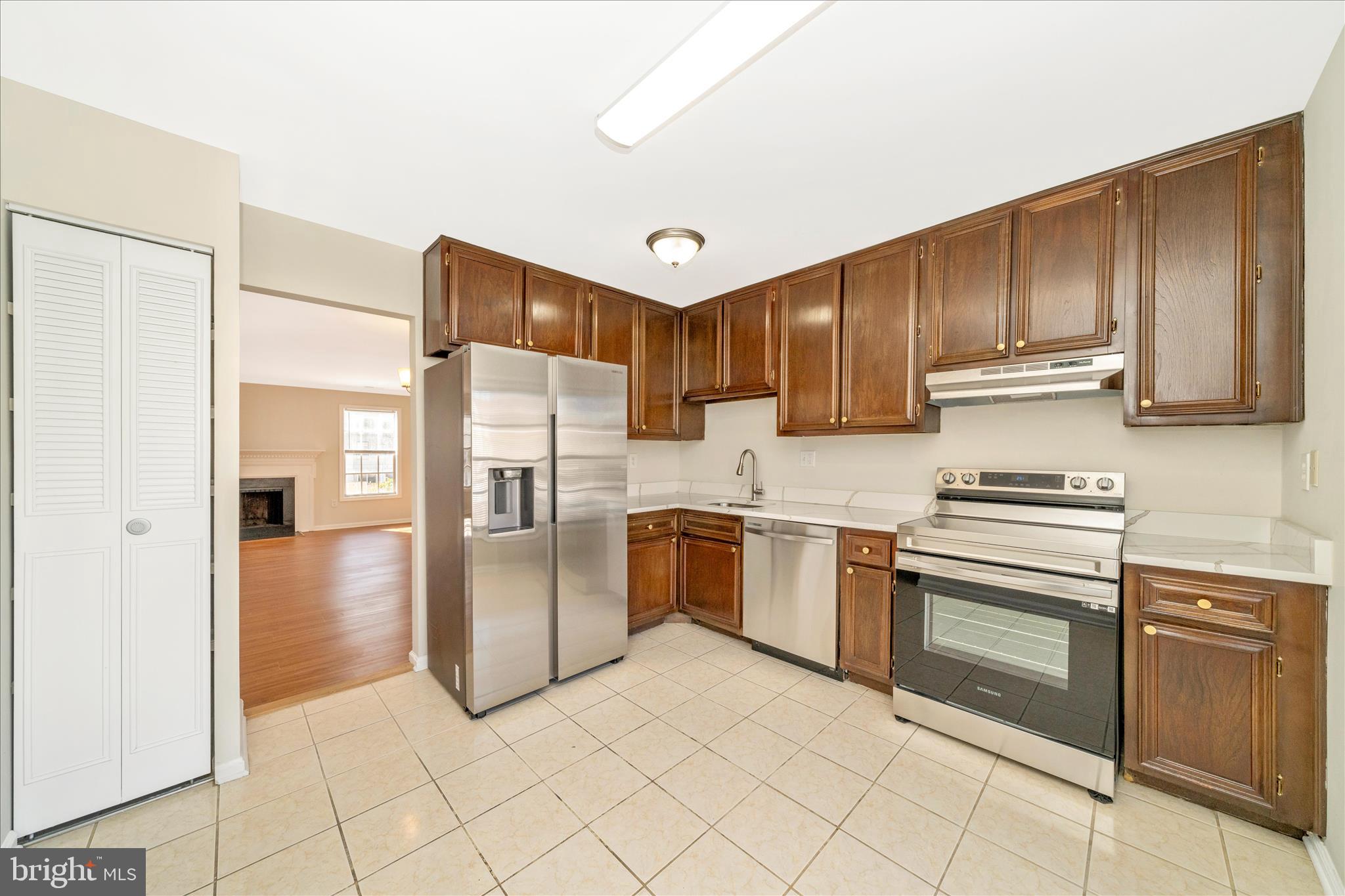 CROFTON MEWS CONDO - Residential