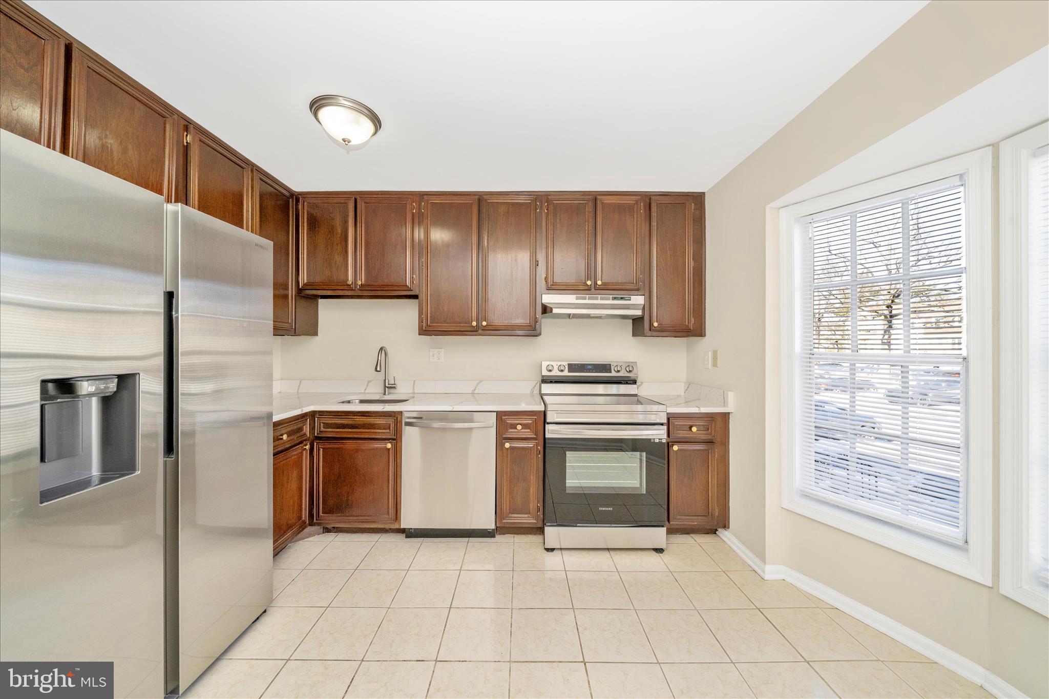 CROFTON MEWS CONDO - Residential