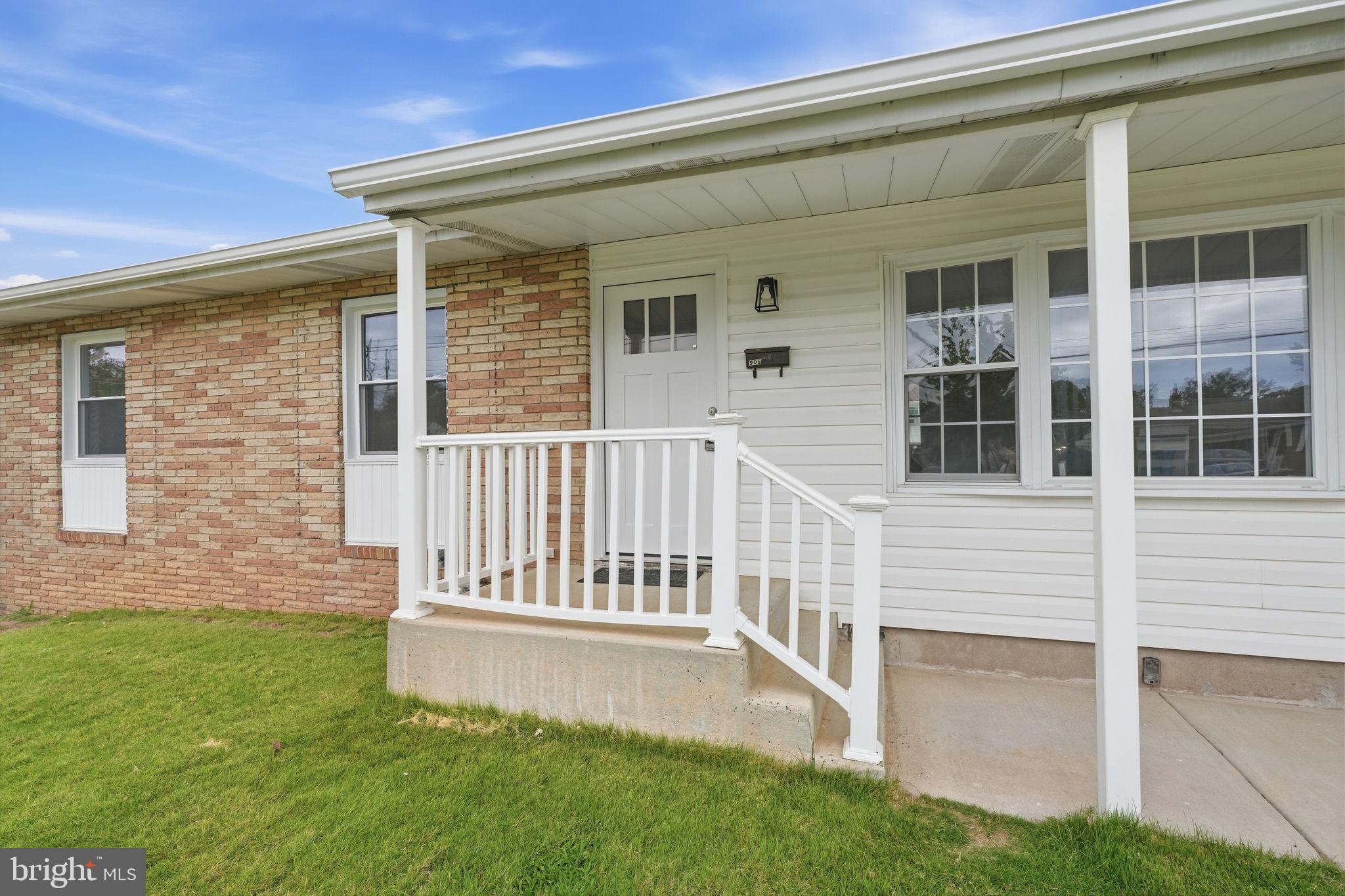 908 OLD ORCHARD LANE