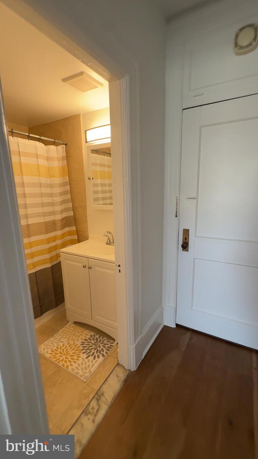 CENTER CITY - Residential Lease