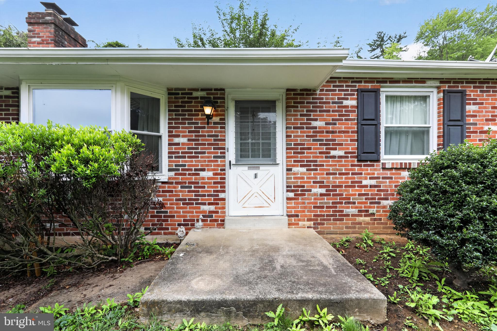 1 LYNN BOULEVARD