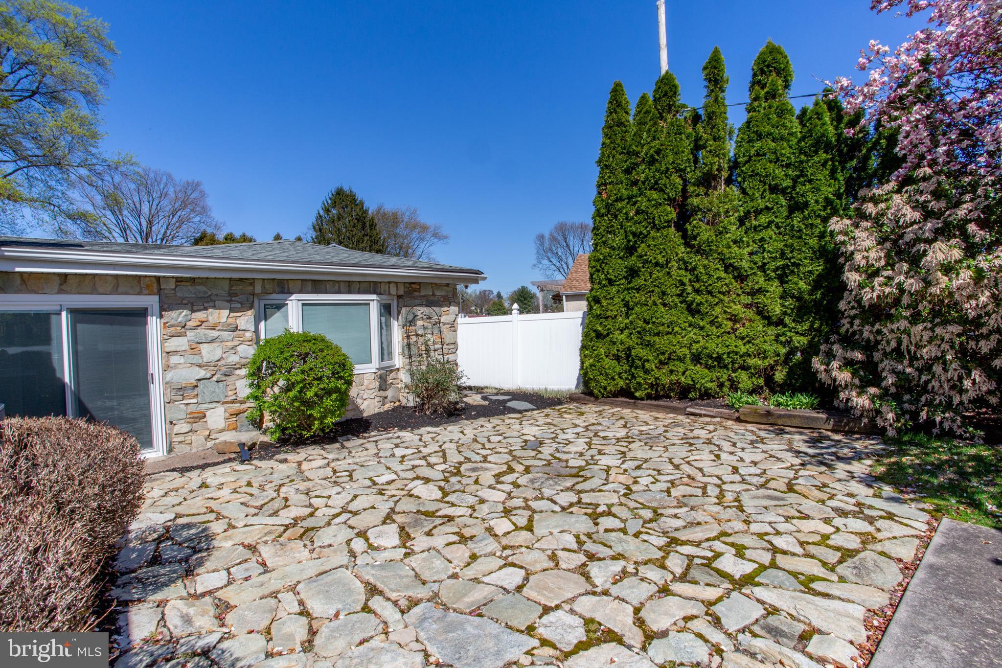 FEASTERVILLE - Residential