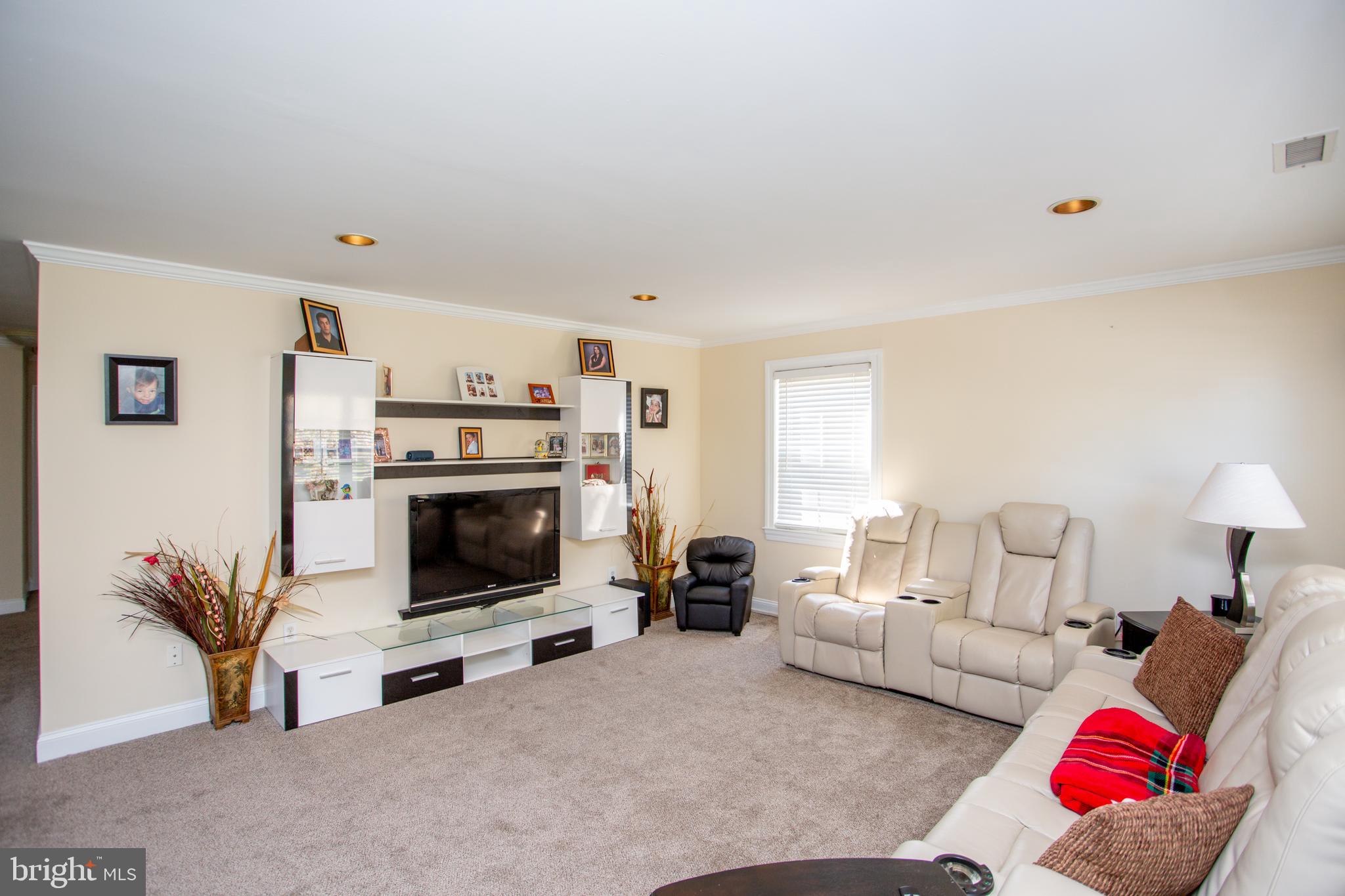 FEASTERVILLE - Residential