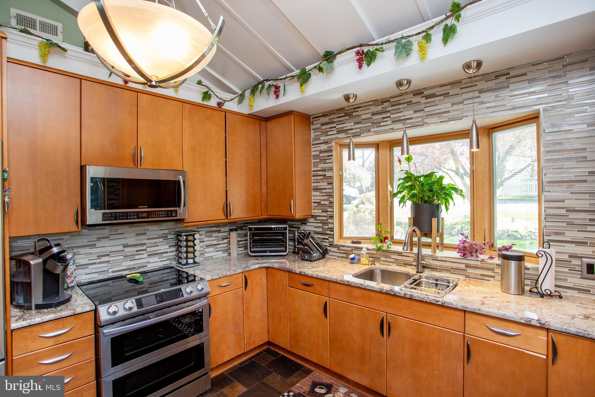 FEASTERVILLE - Residential