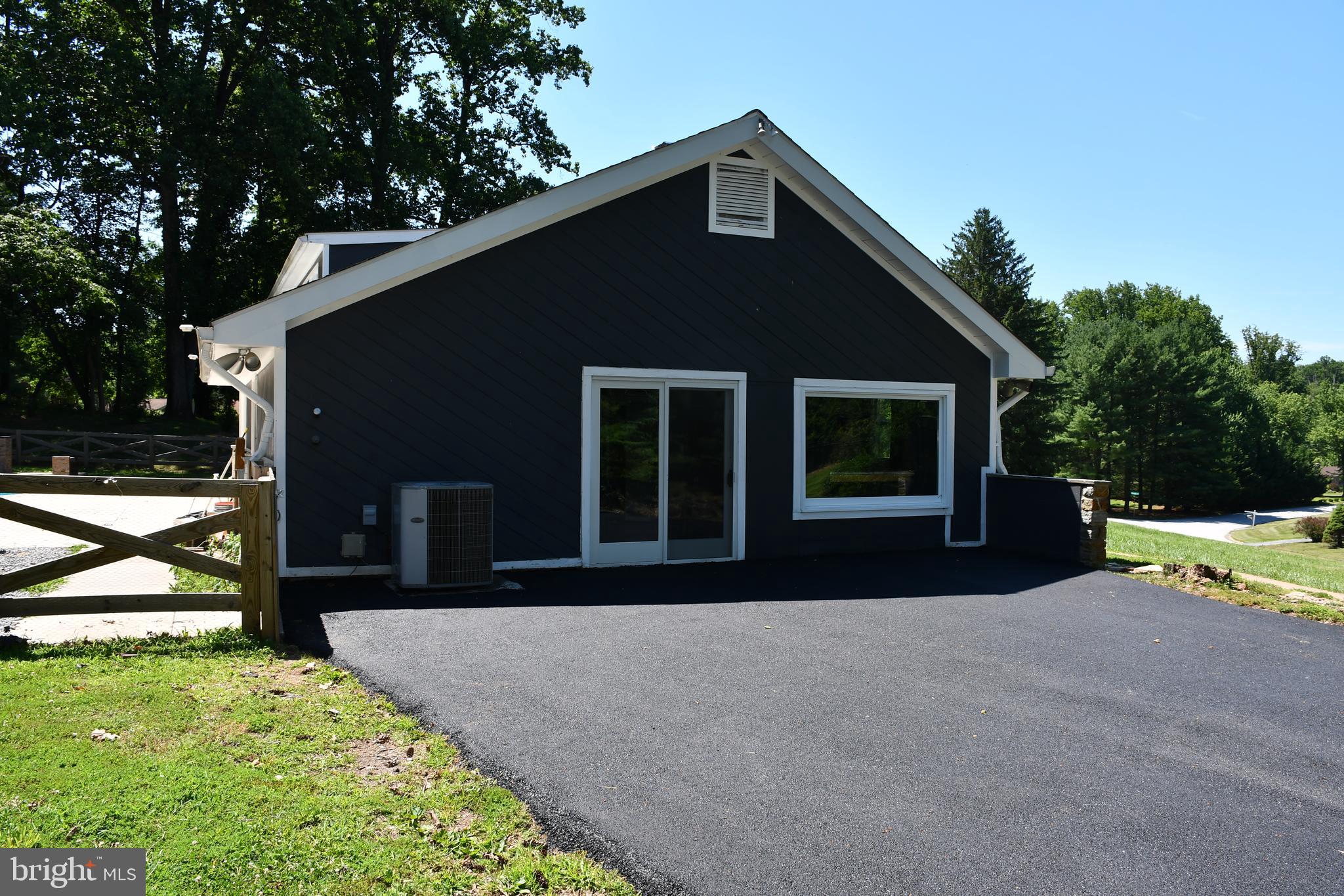 9 RAINBOW COURT