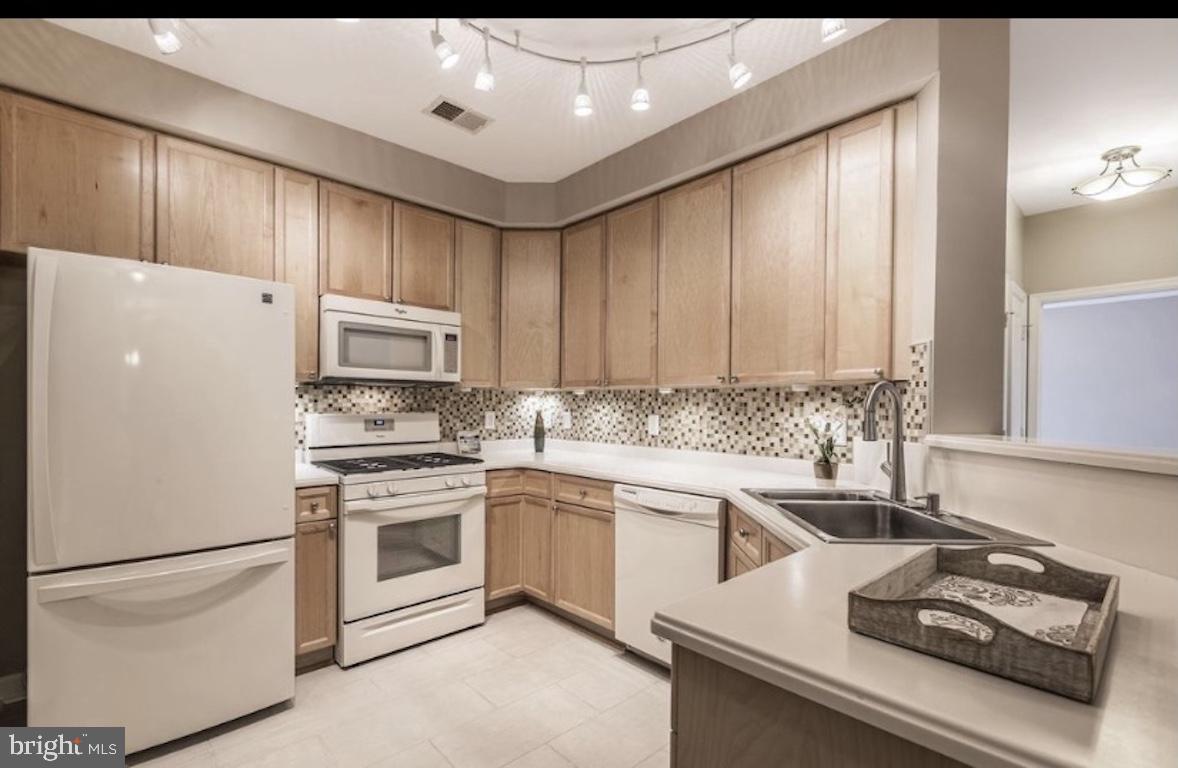 HARBOR POINT WEST CONDO - Residential Lease