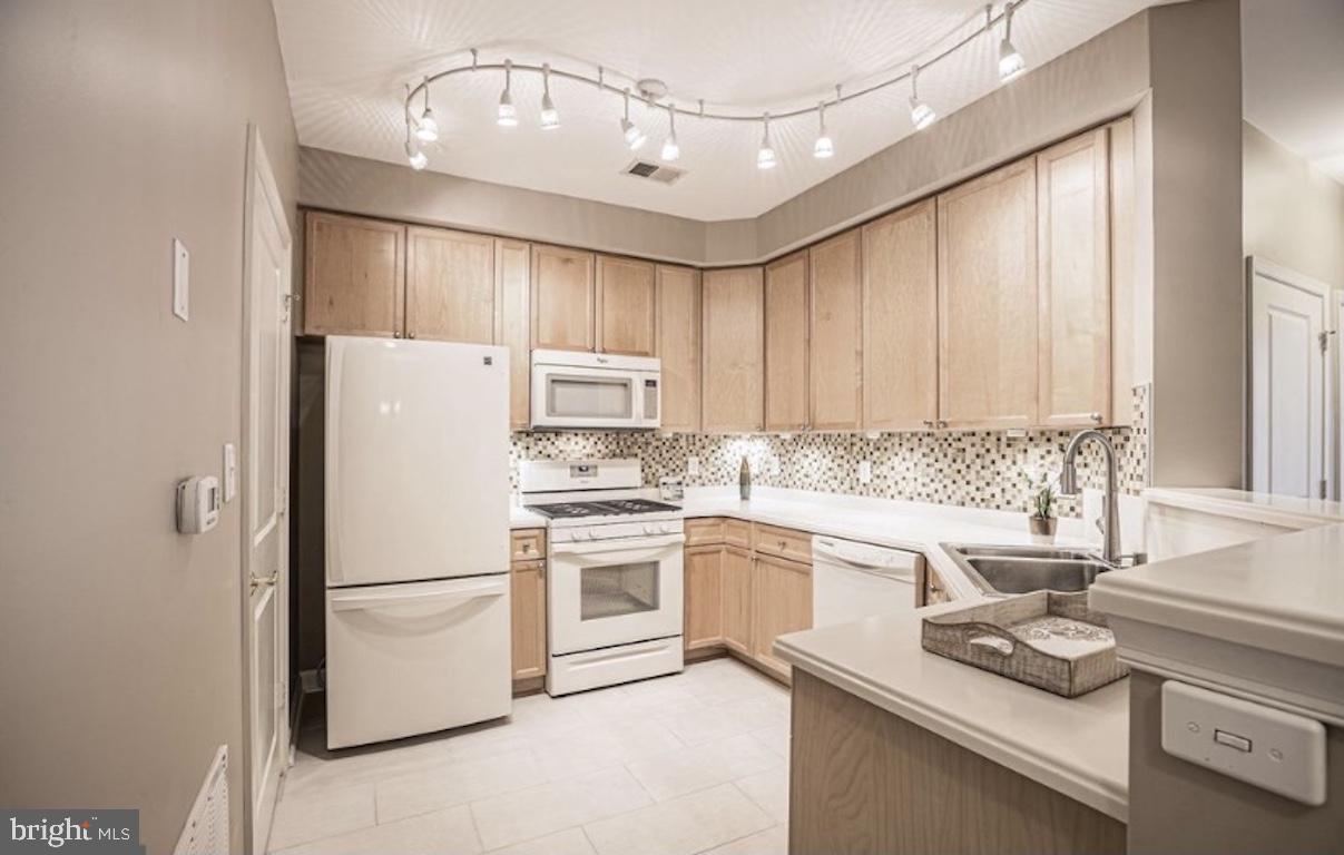 HARBOR POINT WEST CONDO - Residential Lease