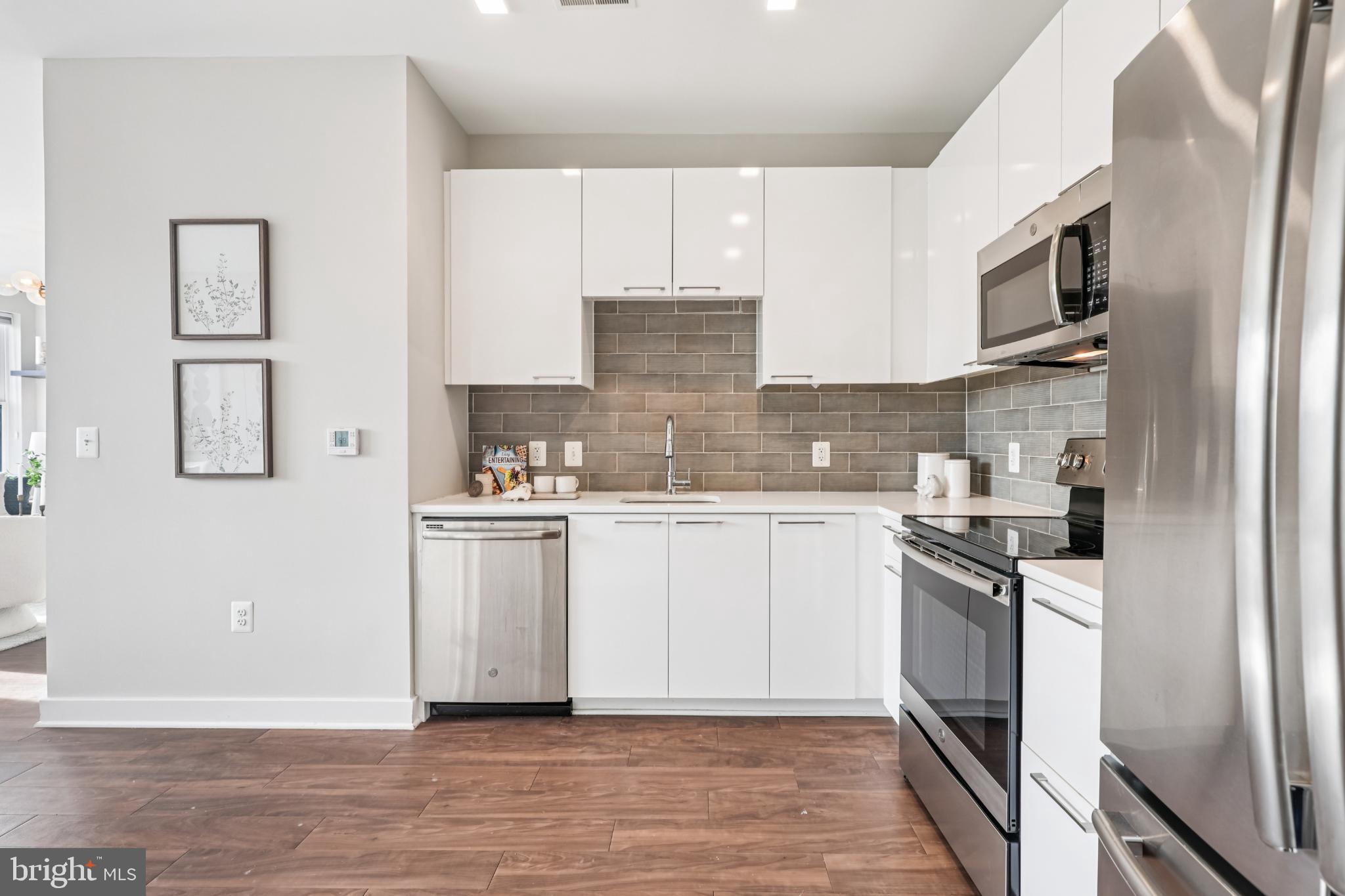 TRAFALGAR FLATS - Residential Lease