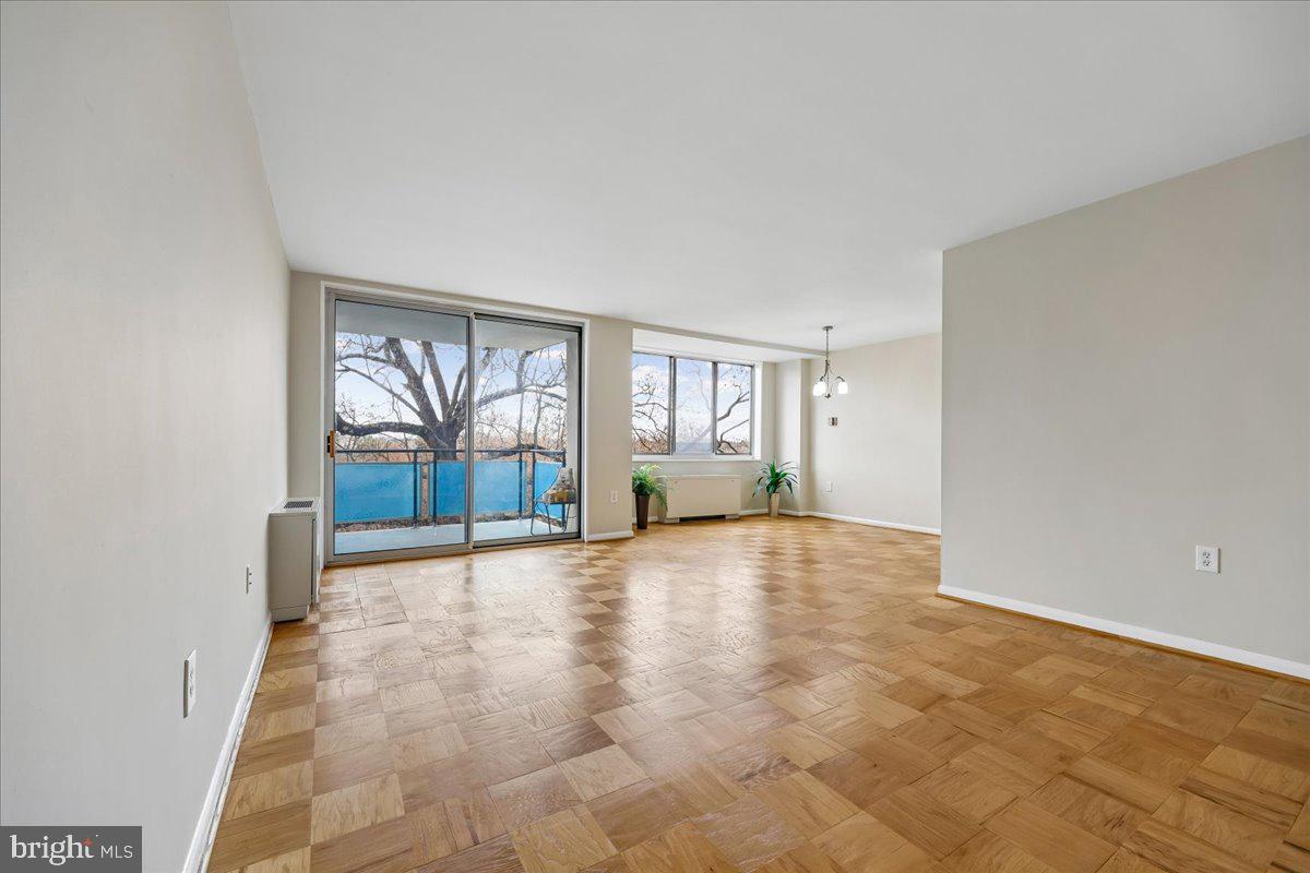 10401 GROSVENOR PLACE 610