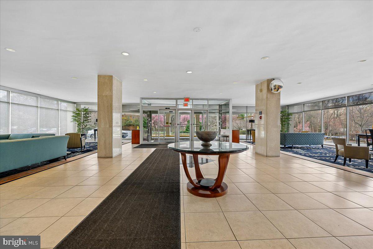 10401 GROSVENOR PLACE 610