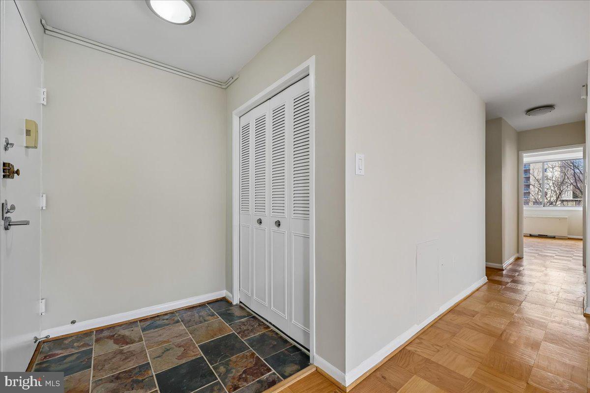 10401 GROSVENOR PLACE 610