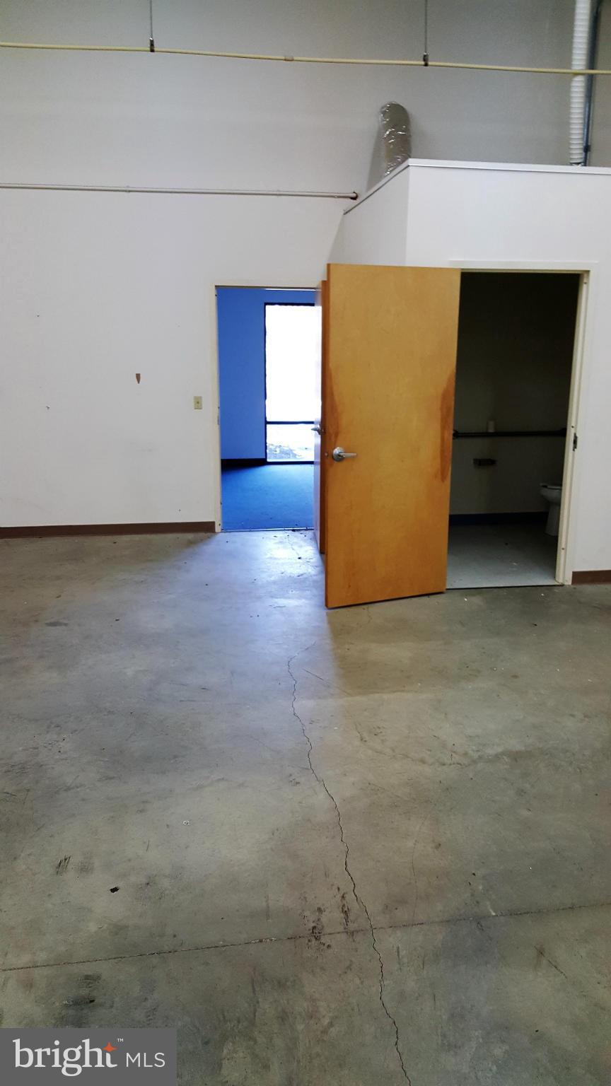 NR EASTON - Commercial Lease