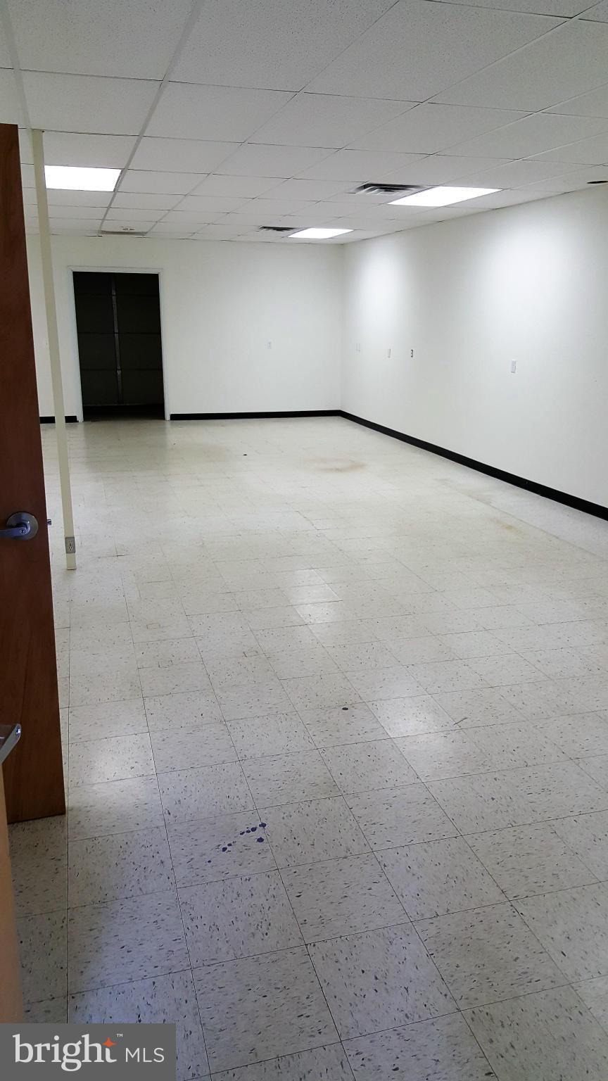 NR EASTON - Commercial Lease