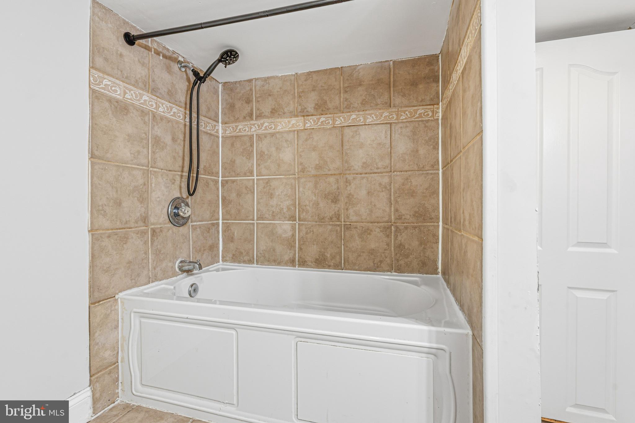 BELAIR-EDISON - Residential Lease