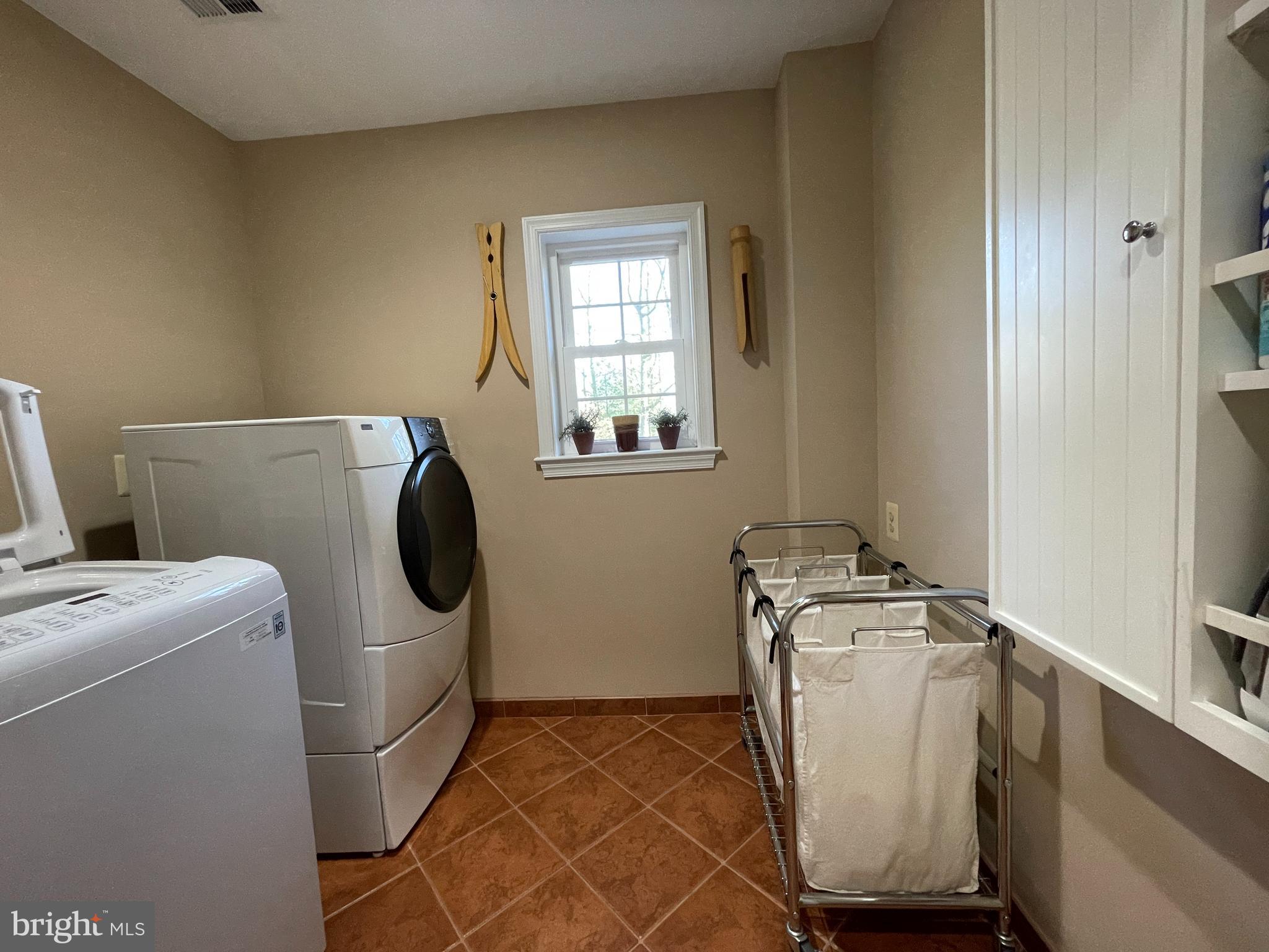 HICKORY HILLS - Residential