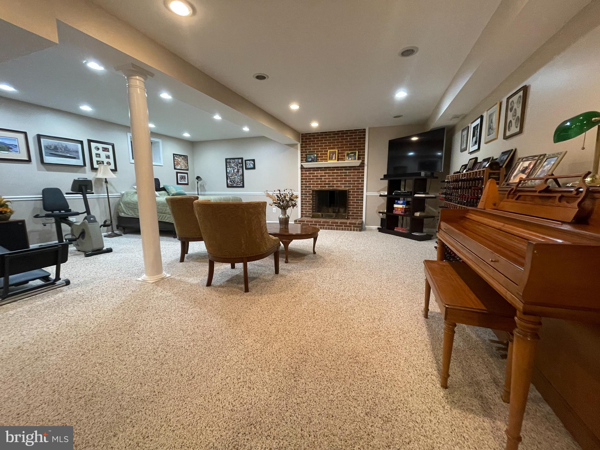 HICKORY HILLS - Residential