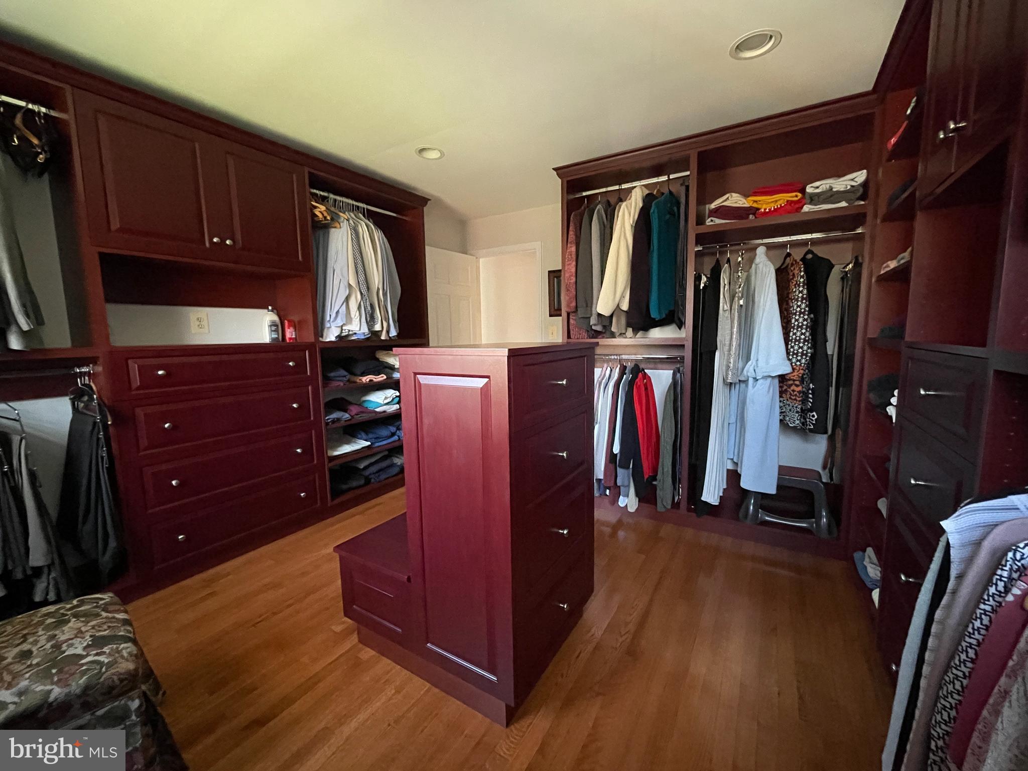 HICKORY HILLS - Residential