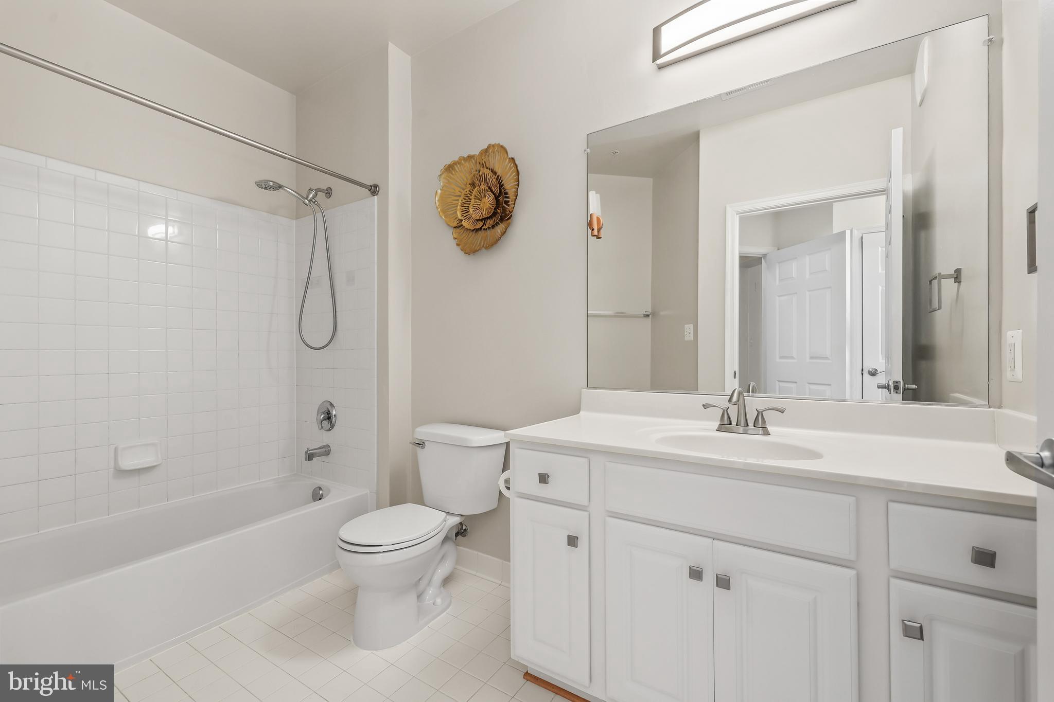 COMMONS ON POTOMAC SQUARE - Residential