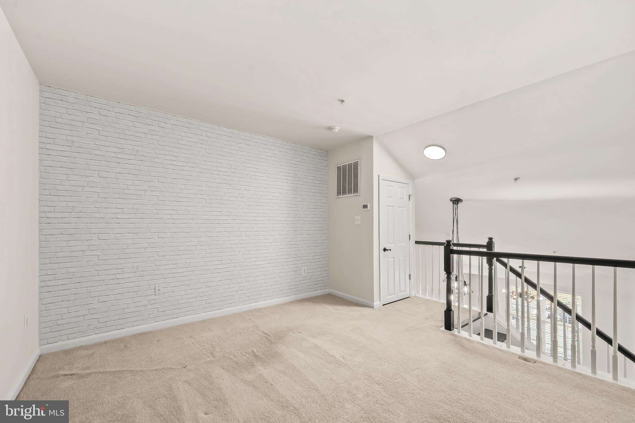 COMMONS ON POTOMAC SQUARE - Residential