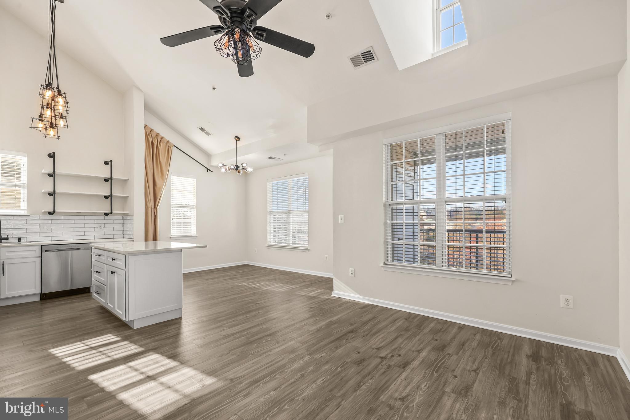 COMMONS ON POTOMAC SQUARE - Residential