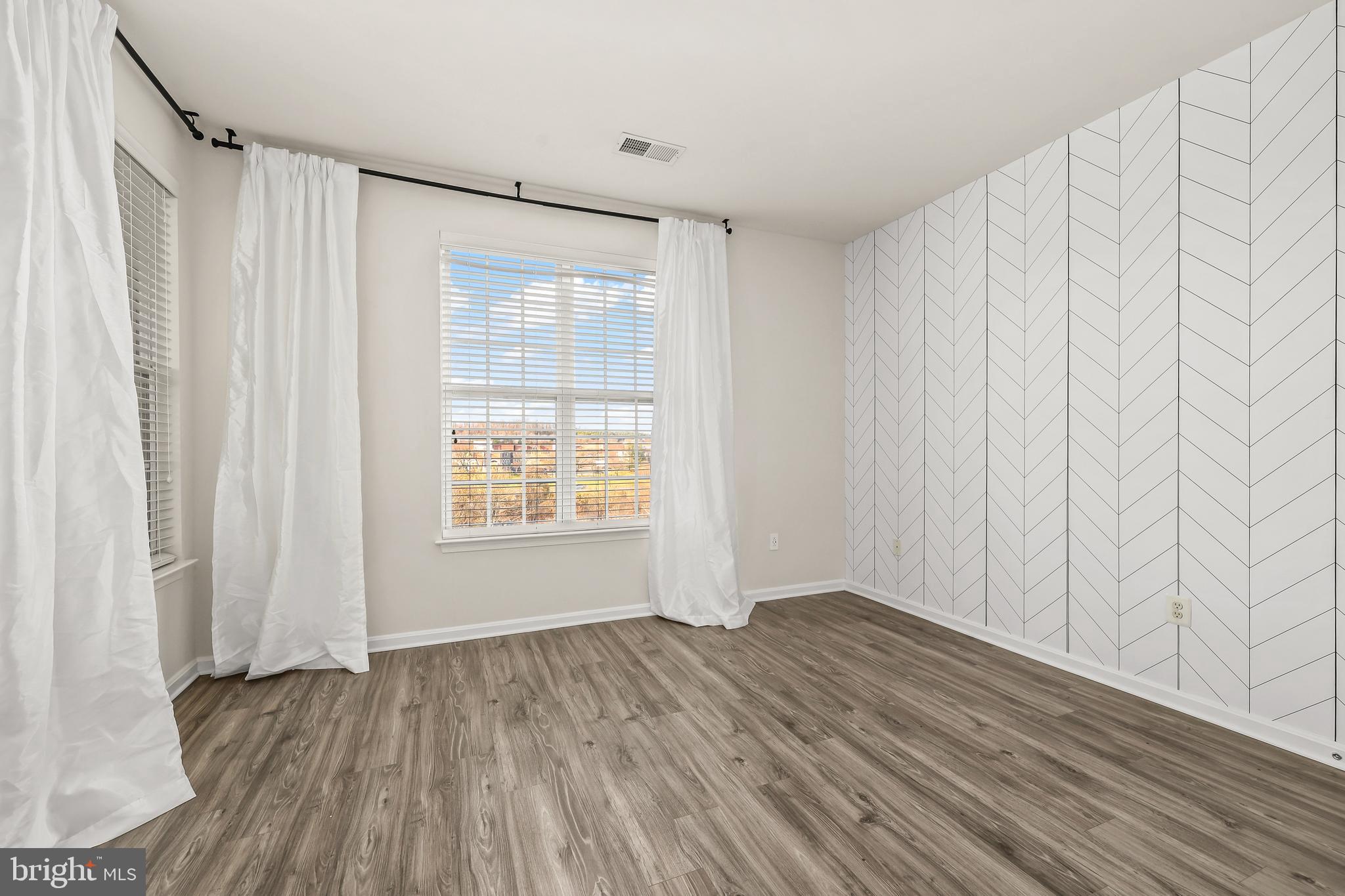 COMMONS ON POTOMAC SQUARE - Residential