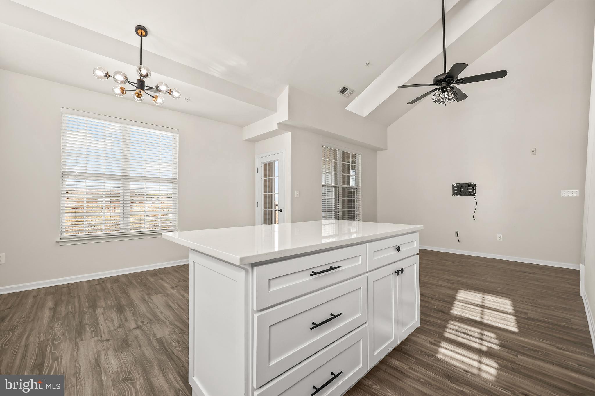 COMMONS ON POTOMAC SQUARE - Residential