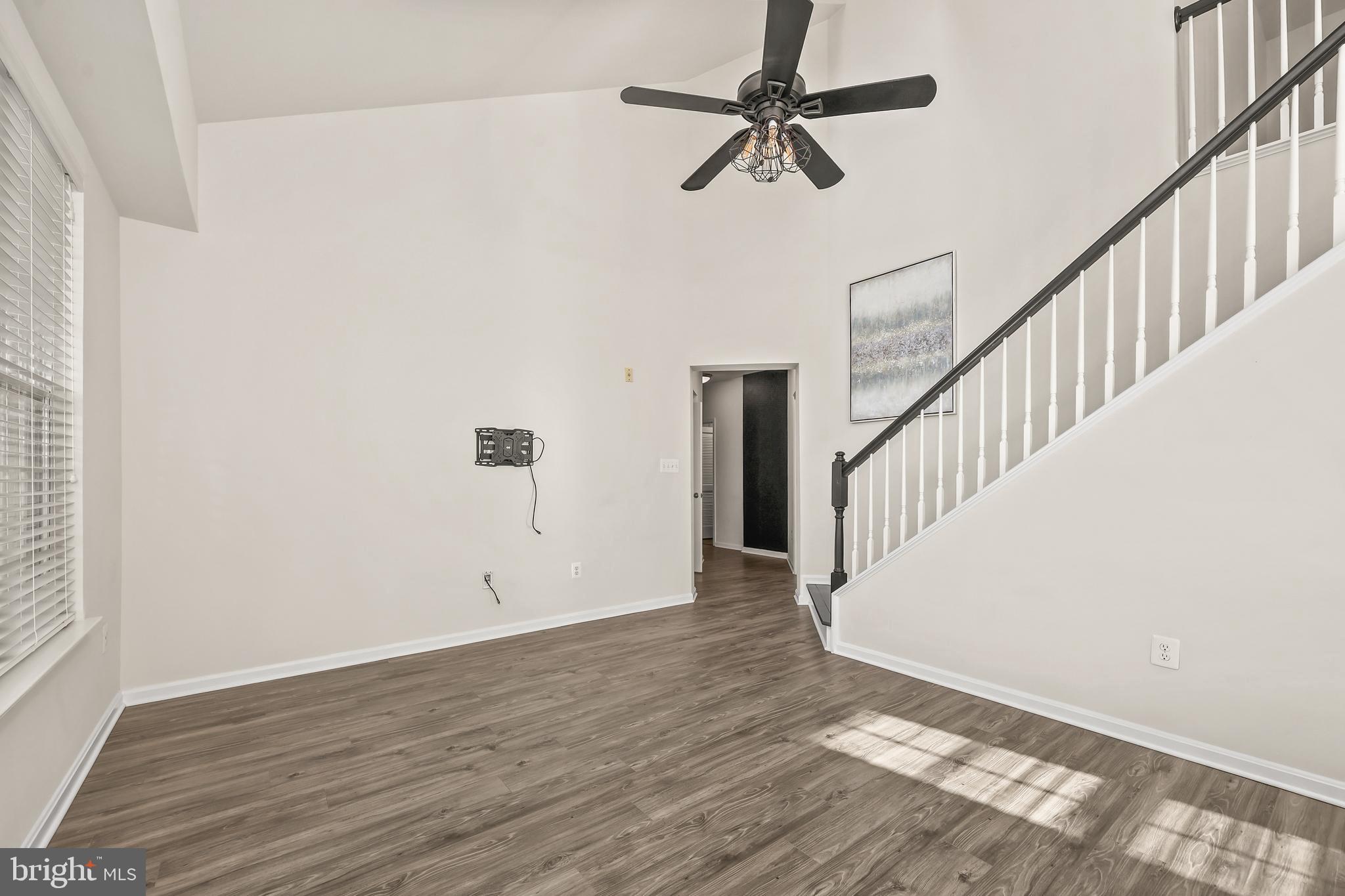 COMMONS ON POTOMAC SQUARE - Residential