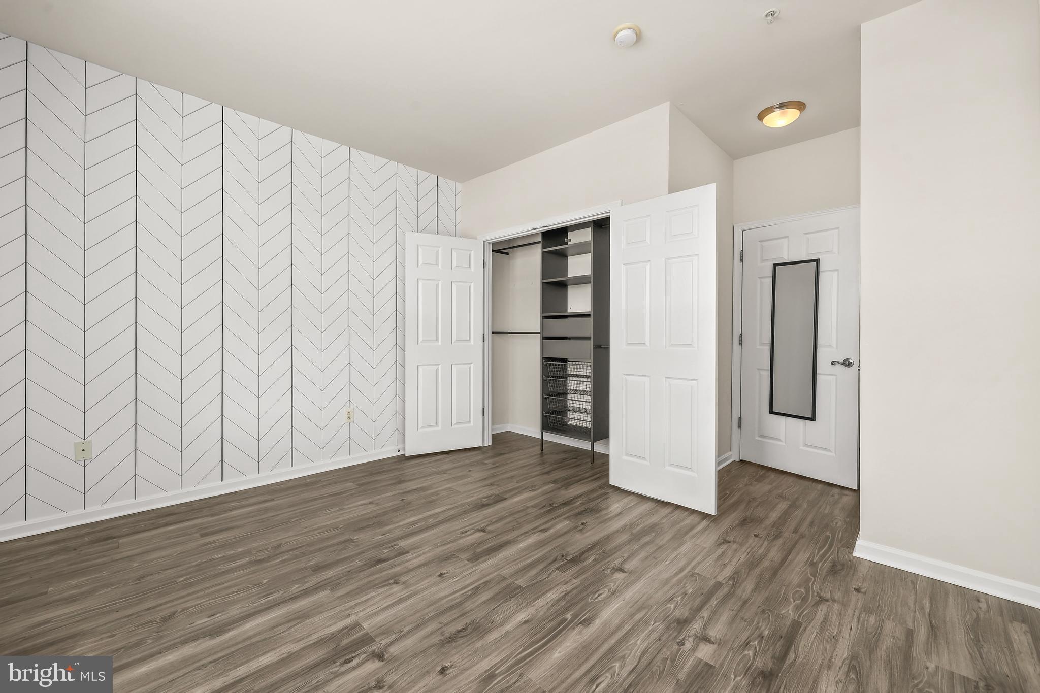 COMMONS ON POTOMAC SQUARE - Residential