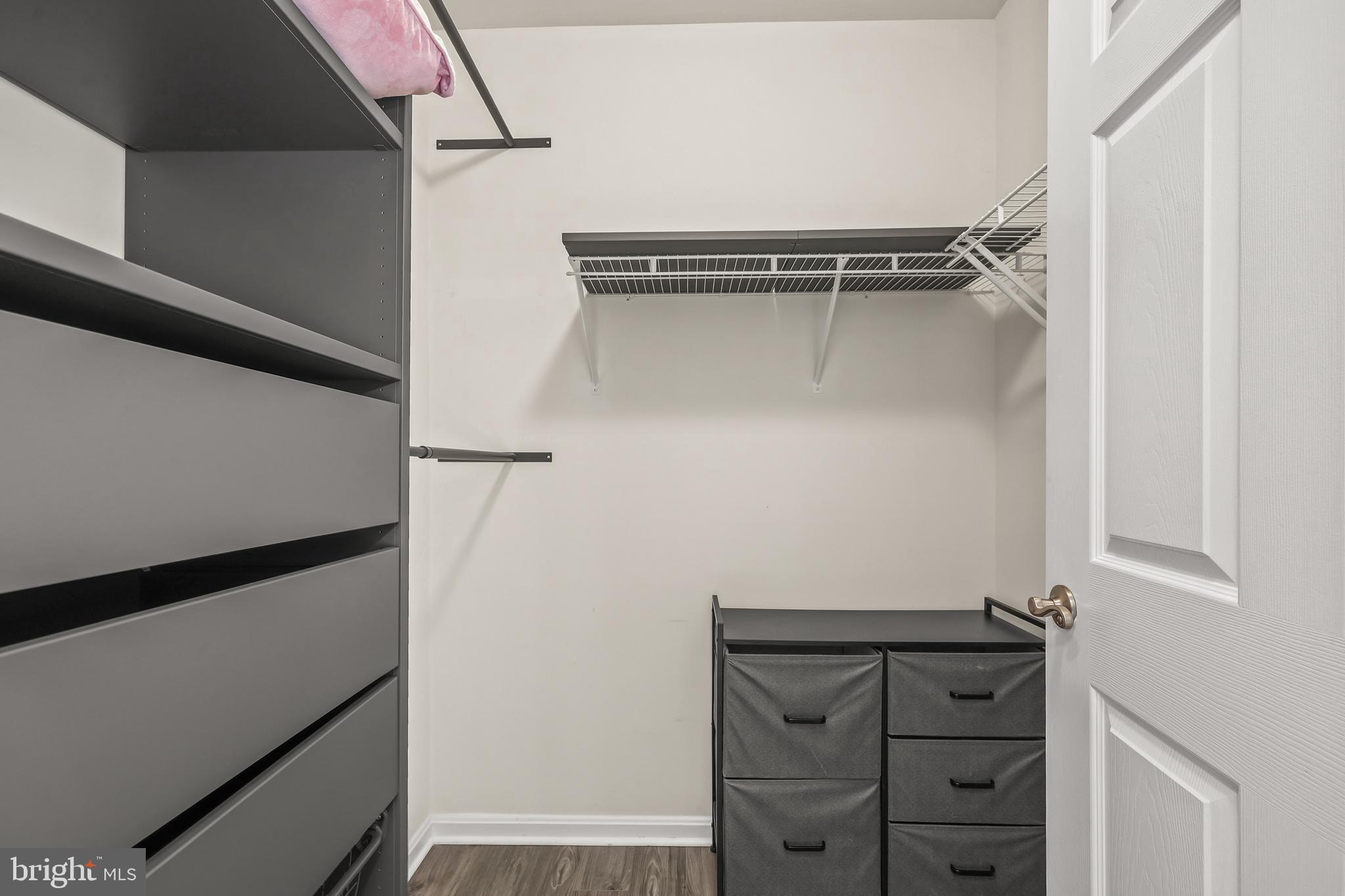 COMMONS ON POTOMAC SQUARE - Residential