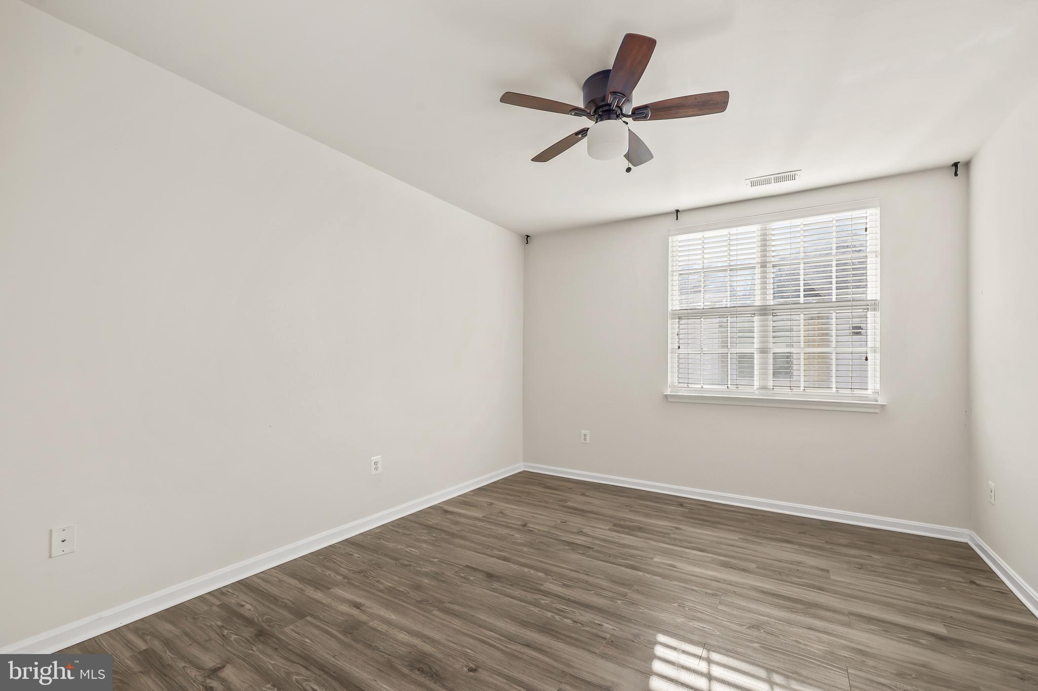 COMMONS ON POTOMAC SQUARE - Residential