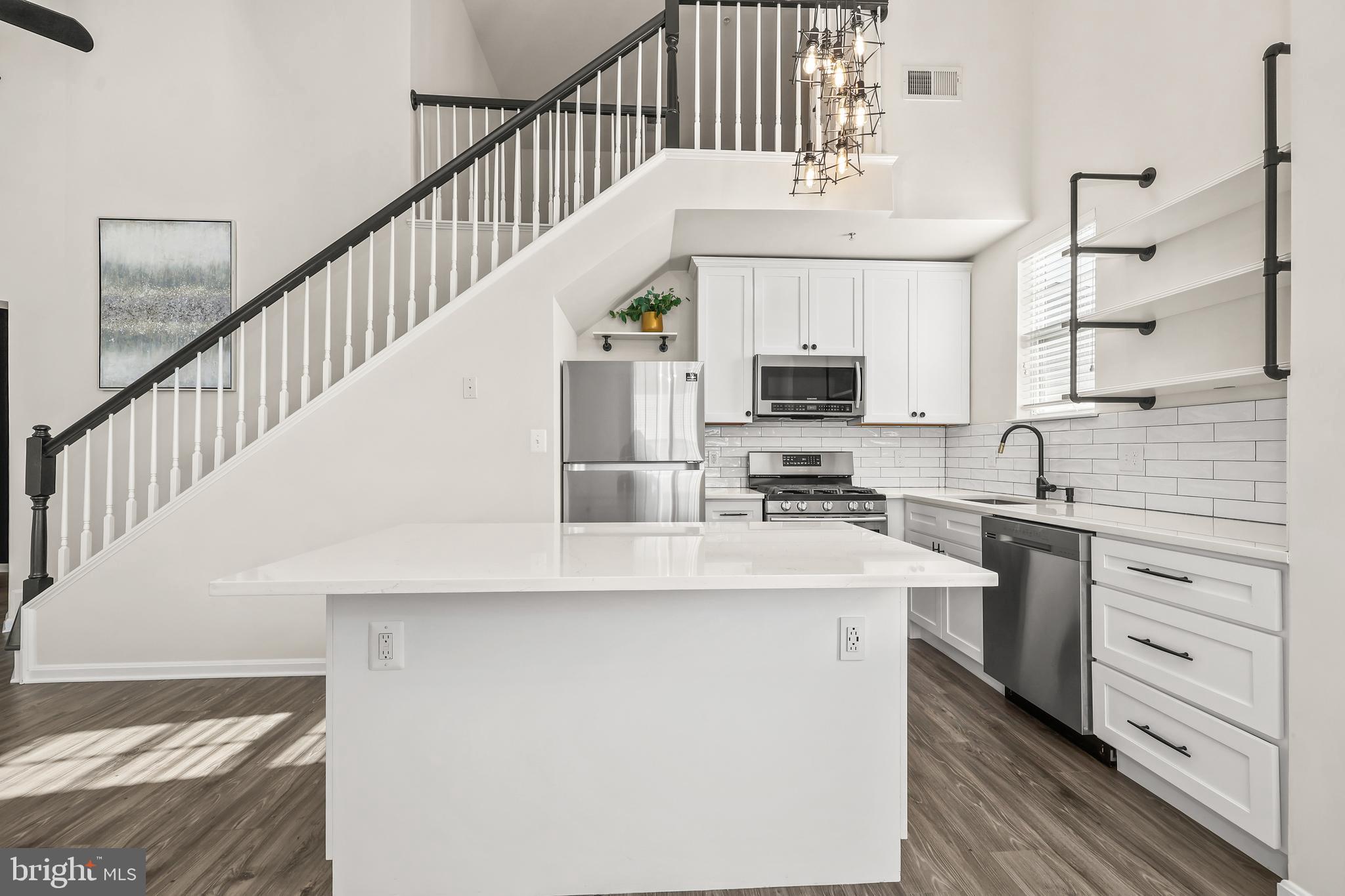 COMMONS ON POTOMAC SQUARE - Residential