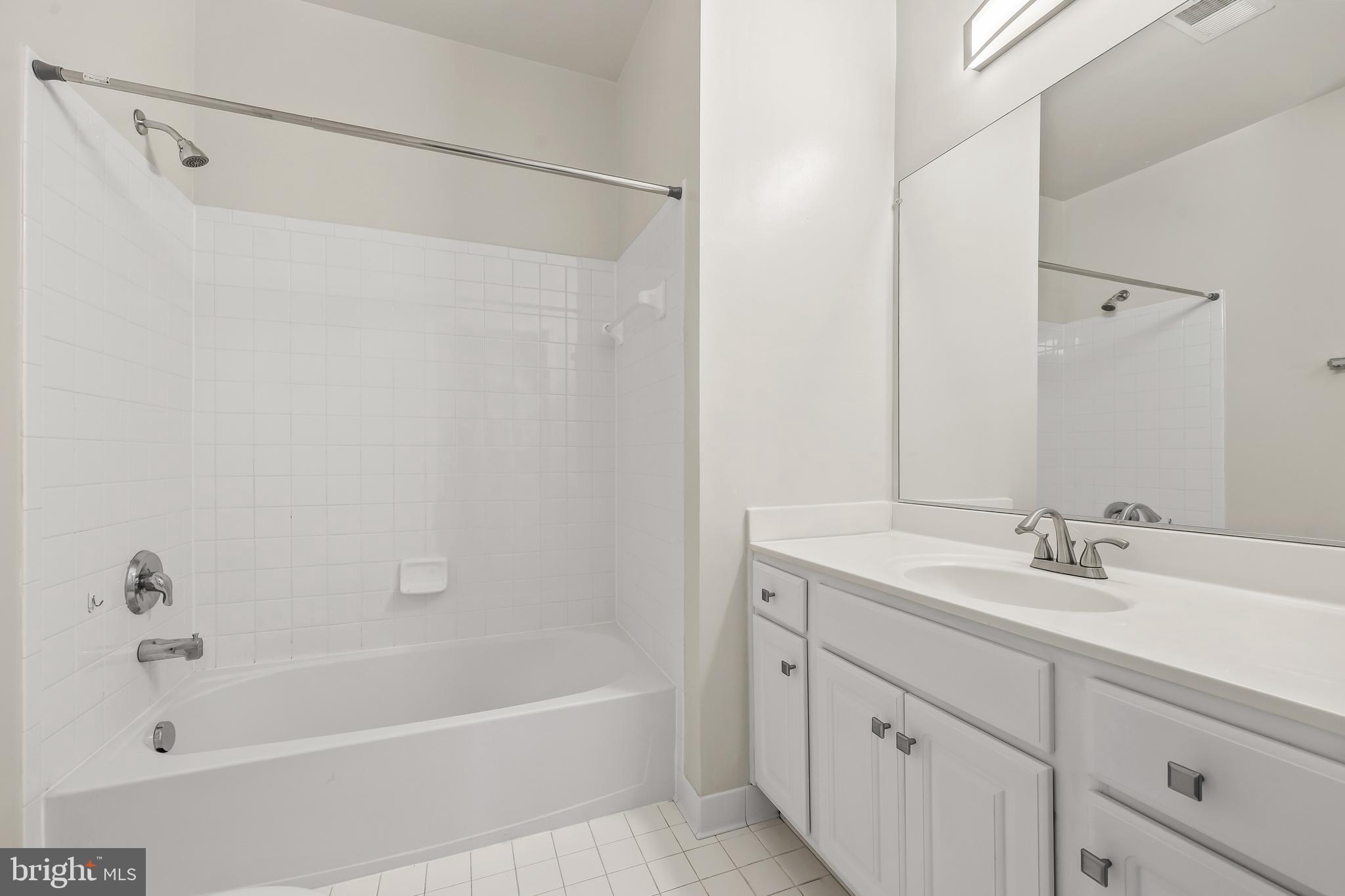 COMMONS ON POTOMAC SQUARE - Residential