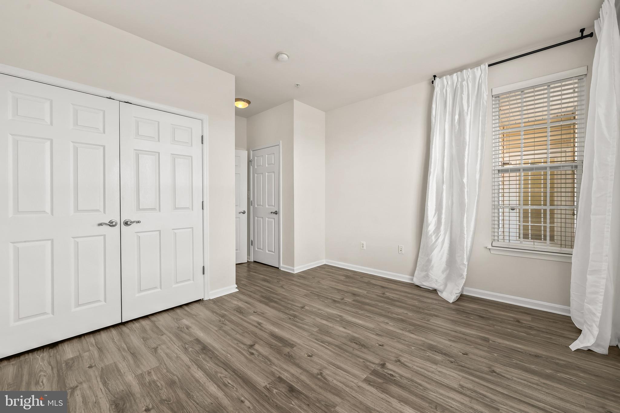 COMMONS ON POTOMAC SQUARE - Residential