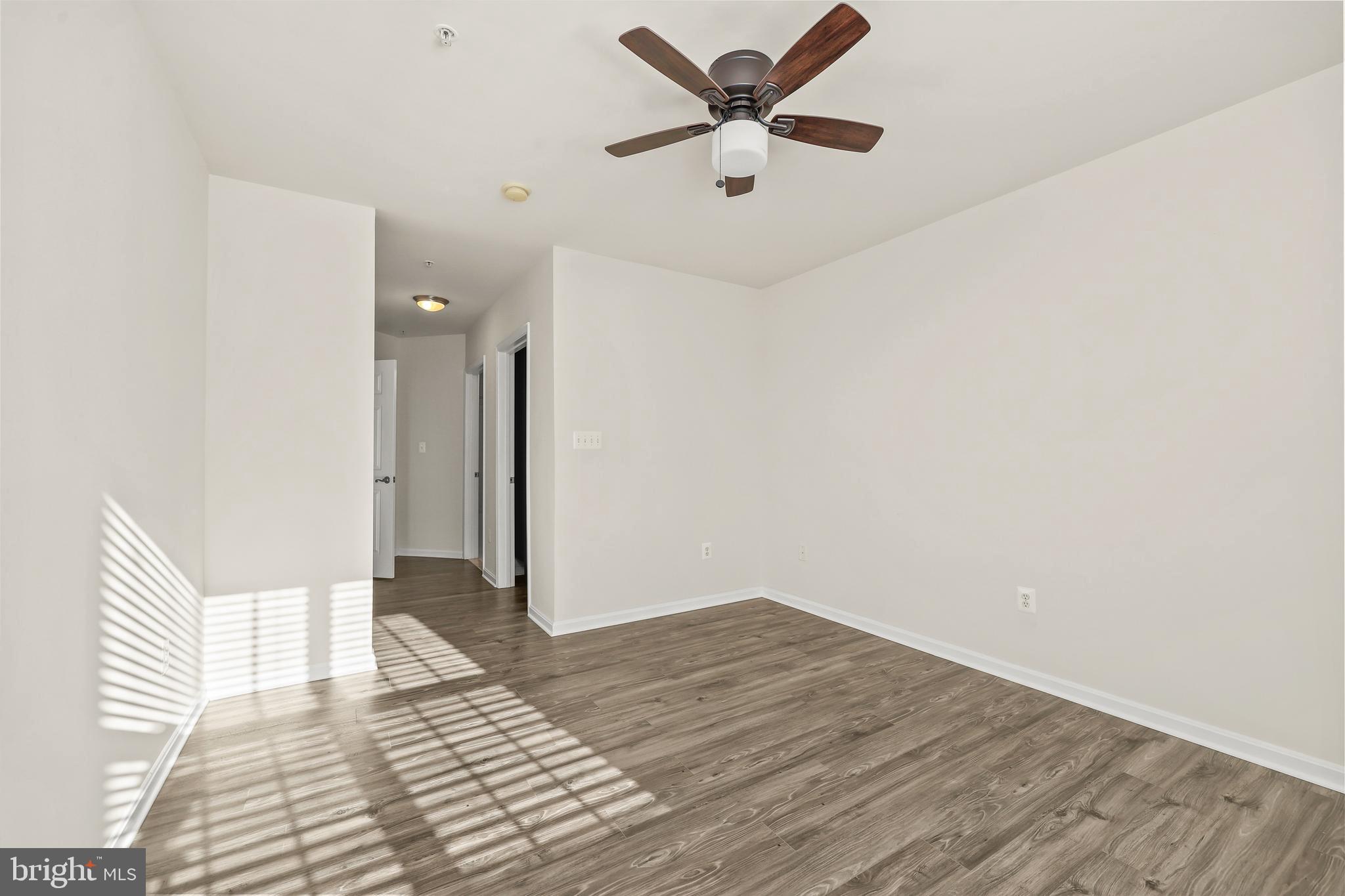 COMMONS ON POTOMAC SQUARE - Residential