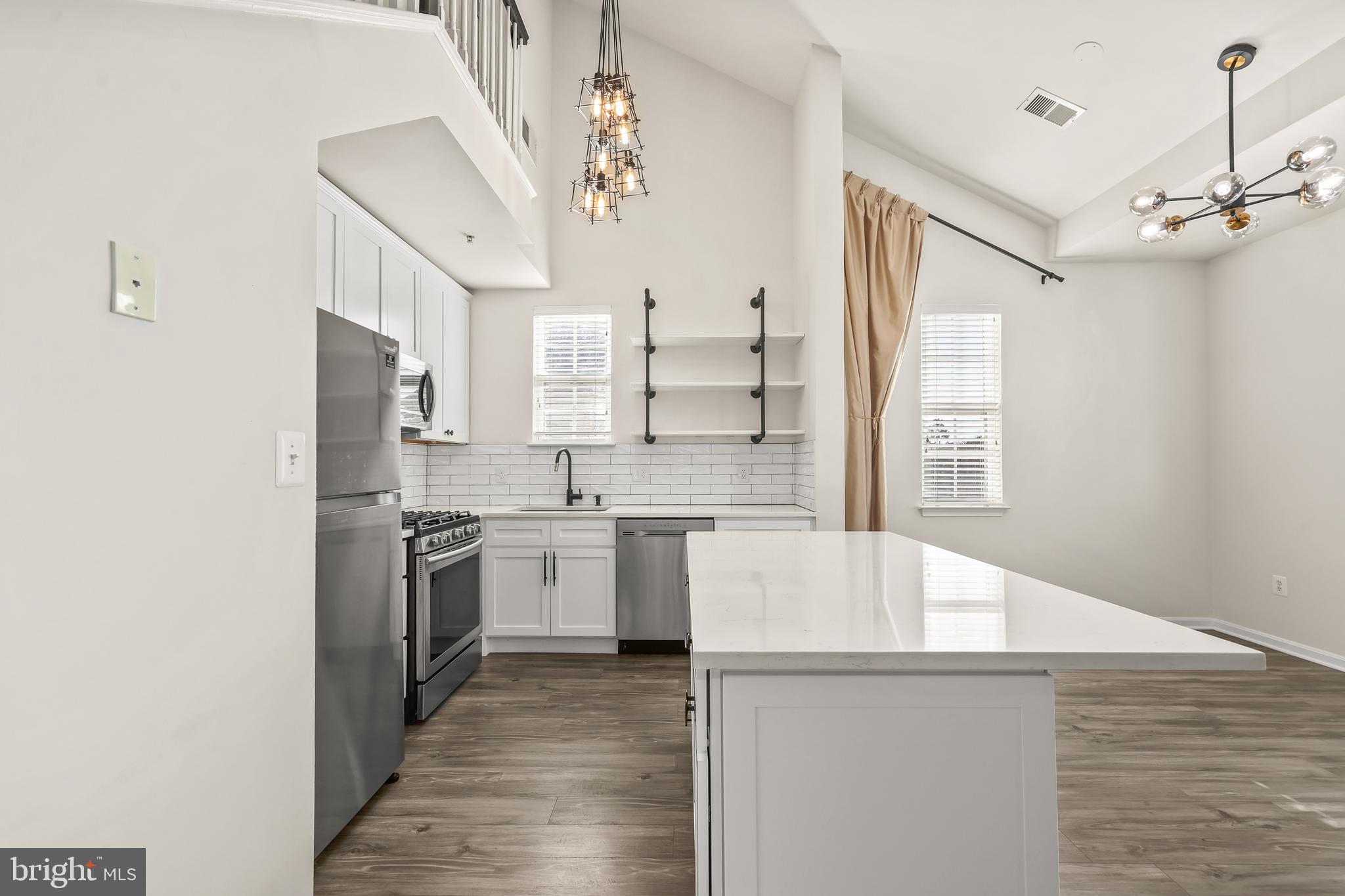 COMMONS ON POTOMAC SQUARE - Residential