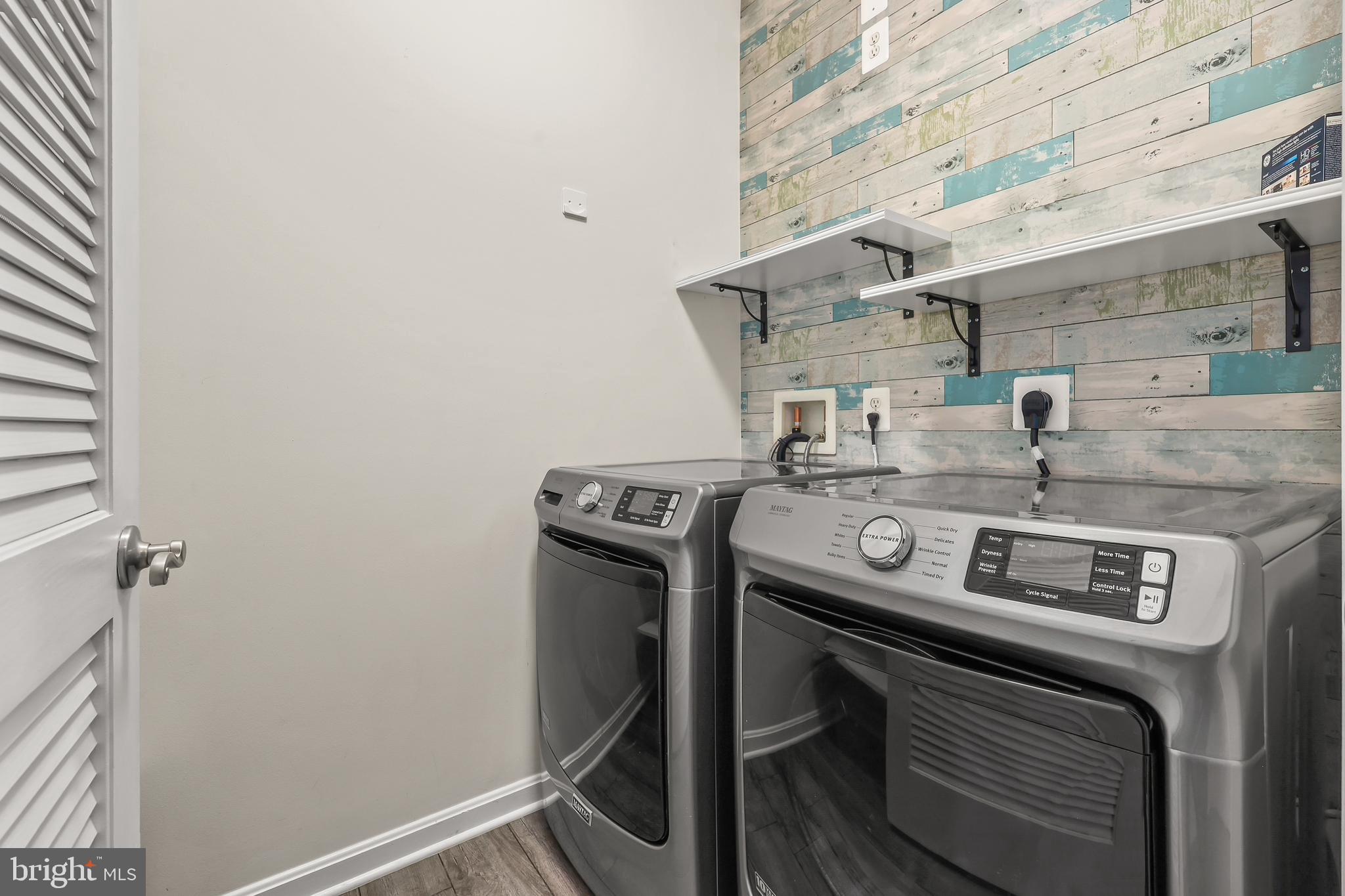 COMMONS ON POTOMAC SQUARE - Residential