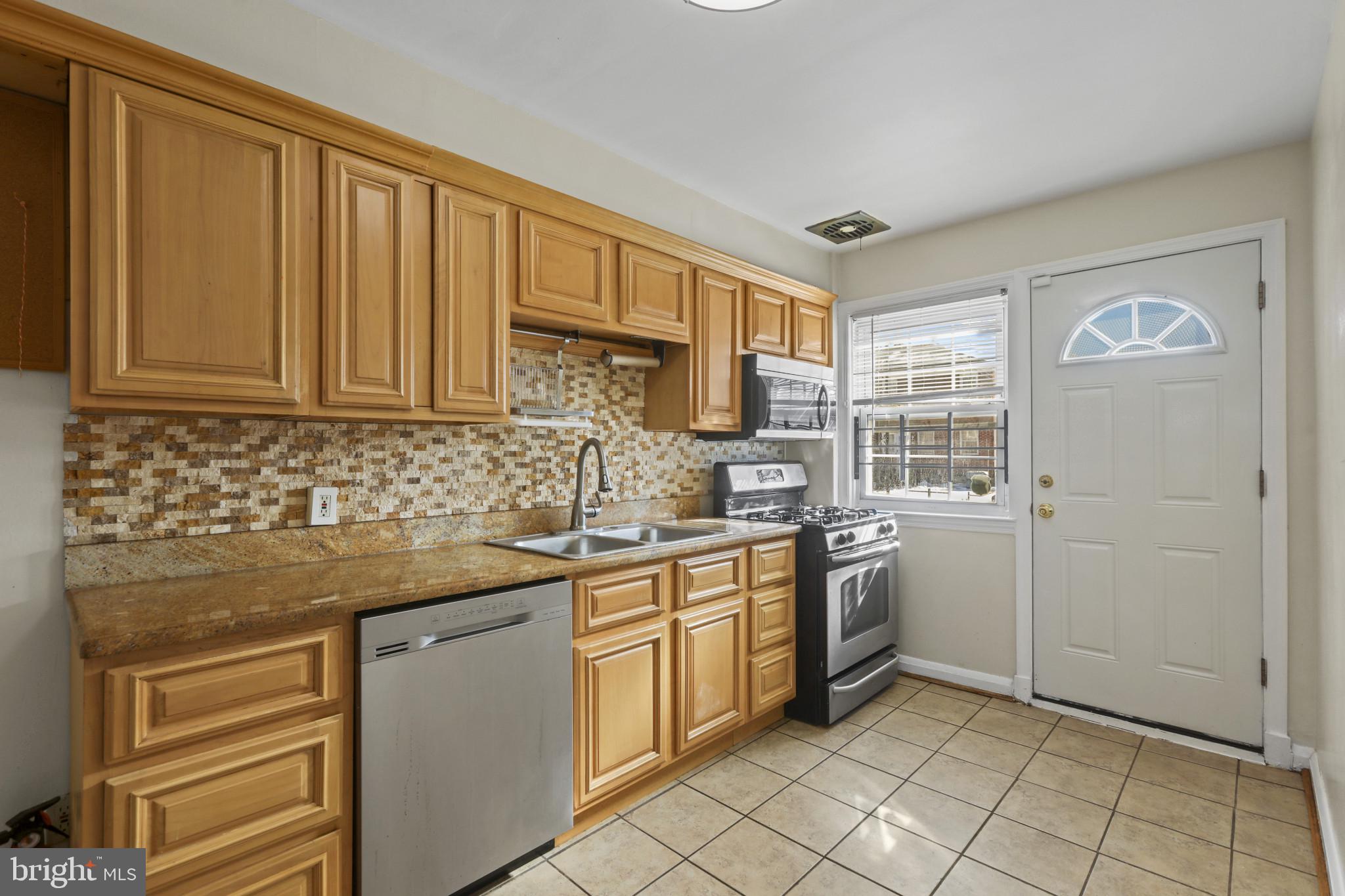 EDNOR GARDENS - LAKESIDE - Residential