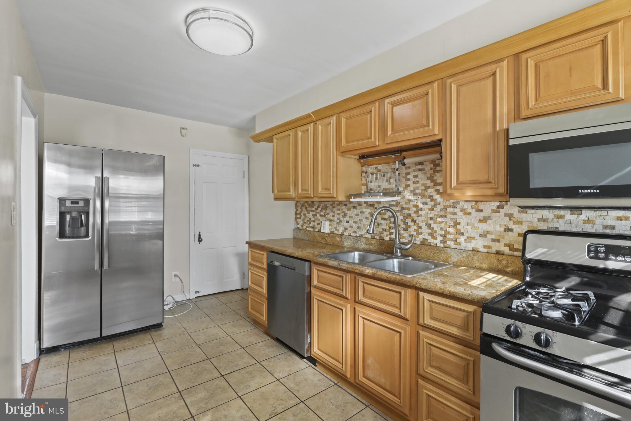 EDNOR GARDENS - LAKESIDE - Residential