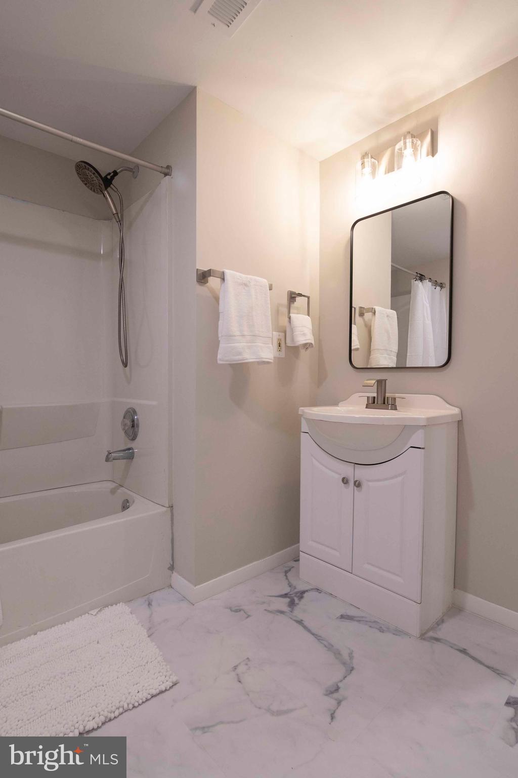 HALCYON OF HERNDON - Residential