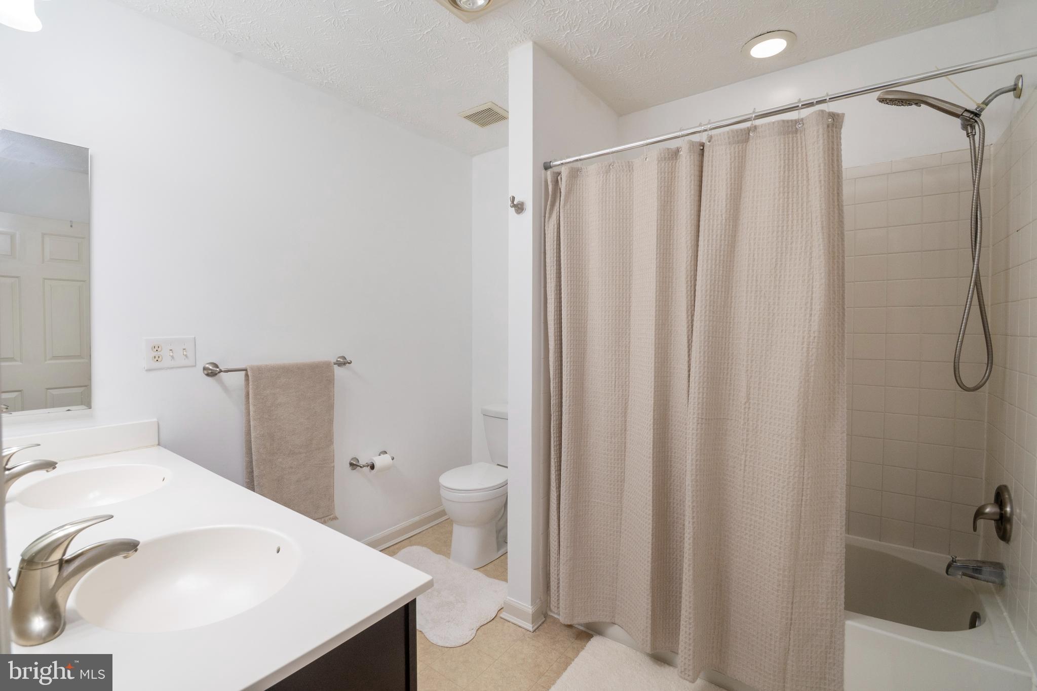 RUSSETT - Residential