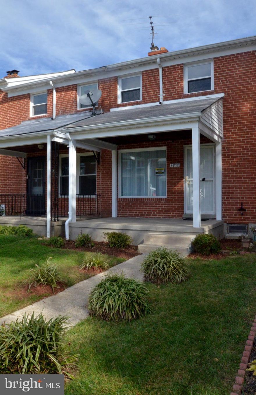 Renovated TH, spacious bedrooms and hardwood floors throughout, beautiful new kitchen w/SS appliances, granite counter & 42'' cabinets, fully finished walkout basement, new central A/C & gas furnace, deck and large back yard.Parking in rear yard. Close to public transportation and major highways.