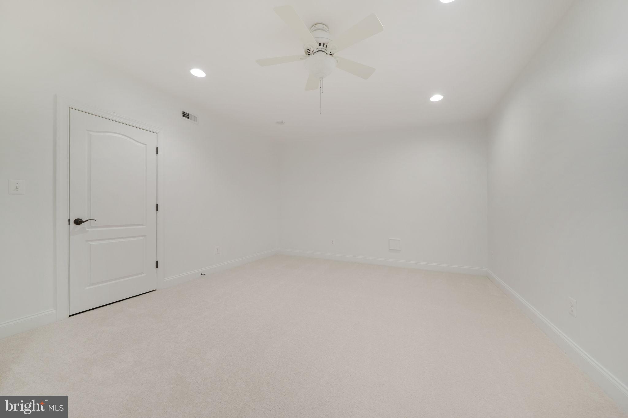 LANSDOWNE ON THE POTOMAC - Residential